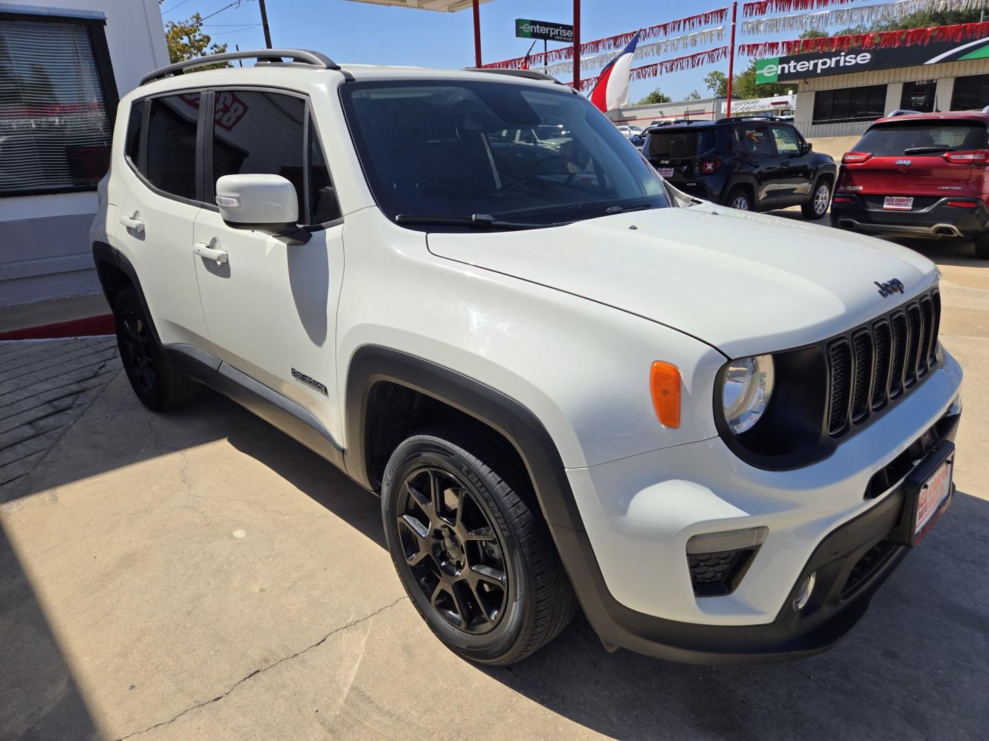 2020 WHITE Jeep Renegade Latitude 4WD (ZACNJBBB1LP) with an 2.4L L4 DOHC 16V engine, 9A transmission, located at 503 West Court, Seguin, TX, 78155, (830) 379-3373, 29.568621, -97.969803 - 2020 Jeep Renegade Latitude 4WD with a 2.4L L4 DOHC 16V, Automatic, Tilt, Cruise, AM/FM/AUX Stereo, Power Windows, Locks, Seat and Side Mirrors, Bluetooth, Dual Climate Control, Tinted Windows, Rear Wiper, Rear Defroster and more!!- Photo#1