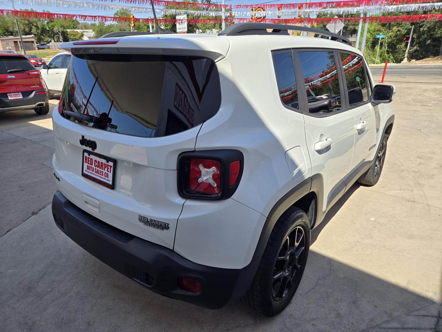 2020 WHITE Jeep Renegade Latitude 4WD (ZACNJBBB1LP) with an 2.4L L4 DOHC 16V engine, 9A transmission, located at 503 West Court, Seguin, TX, 78155, (830) 379-3373, 29.568621, -97.969803 - 2020 Jeep Renegade Latitude 4WD with a 2.4L L4 DOHC 16V, Automatic, Tilt, Cruise, AM/FM/AUX Stereo, Power Windows, Locks, Seat and Side Mirrors, Bluetooth, Dual Climate Control, Tinted Windows, Rear Wiper, Rear Defroster and more!!- Photo#2