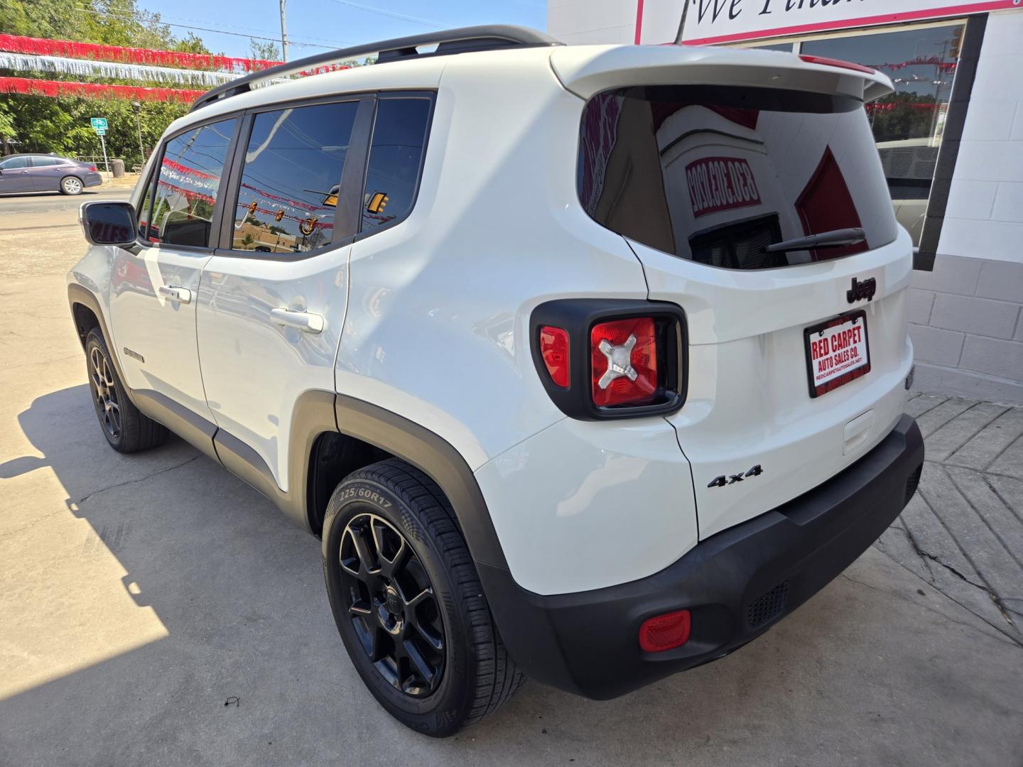2020 WHITE Jeep Renegade Latitude 4WD (ZACNJBBB1LP) with an 2.4L L4 DOHC 16V engine, 9A transmission, located at 503 West Court, Seguin, TX, 78155, (830) 379-3373, 29.568621, -97.969803 - 2020 Jeep Renegade Latitude 4WD with a 2.4L L4 DOHC 16V, Automatic, Tilt, Cruise, AM/FM/AUX Stereo, Power Windows, Locks, Seat and Side Mirrors, Bluetooth, Dual Climate Control, Tinted Windows, Rear Wiper, Rear Defroster and more!!- Photo#3