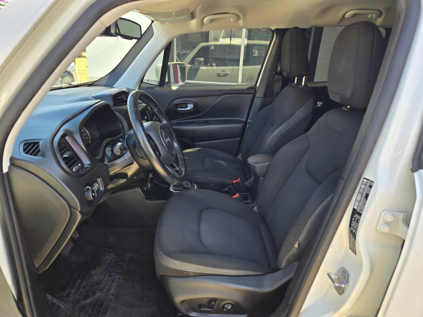 2020 WHITE Jeep Renegade Latitude 4WD (ZACNJBBB1LP) with an 2.4L L4 DOHC 16V engine, 9A transmission, located at 503 West Court, Seguin, TX, 78155, (830) 379-3373, 29.568621, -97.969803 - 2020 Jeep Renegade Latitude 4WD with a 2.4L L4 DOHC 16V, Automatic, Tilt, Cruise, AM/FM/AUX Stereo, Power Windows, Locks, Seat and Side Mirrors, Bluetooth, Dual Climate Control, Tinted Windows, Rear Wiper, Rear Defroster and more!!- Photo#4