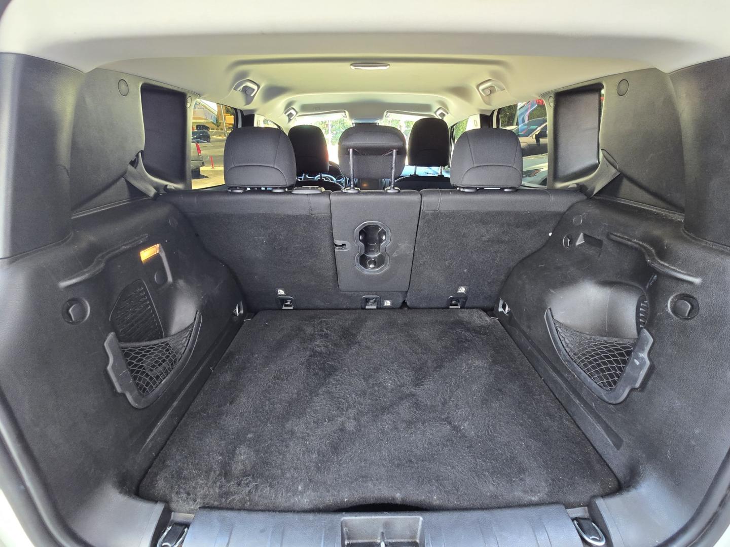 2020 WHITE Jeep Renegade Latitude 4WD (ZACNJBBB1LP) with an 2.4L L4 DOHC 16V engine, 9A transmission, located at 503 West Court, Seguin, TX, 78155, (830) 379-3373, 29.568621, -97.969803 - 2020 Jeep Renegade Latitude 4WD with a 2.4L L4 DOHC 16V, Automatic, Tilt, Cruise, AM/FM/AUX Stereo, Power Windows, Locks, Seat and Side Mirrors, Bluetooth, Dual Climate Control, Tinted Windows, Rear Wiper, Rear Defroster and more!!- Photo#7