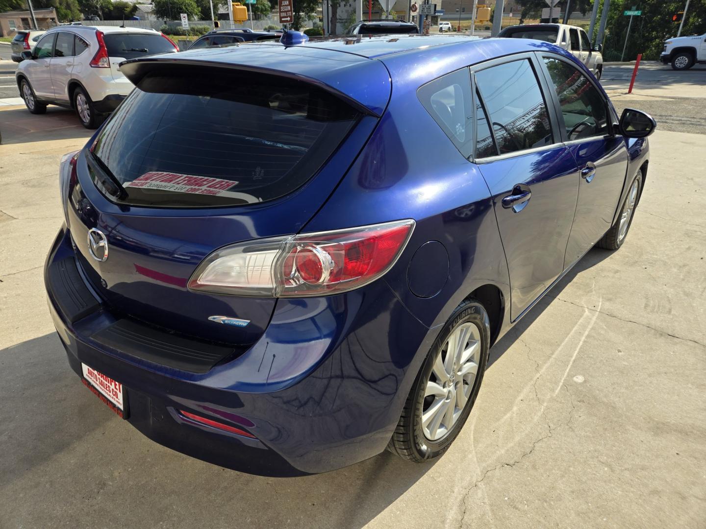2012 BLUE Mazda MAZDA3 I Grand Touring 5-Door (JM1BL1M76C1) with an 2.0L L4 DOHC 16V engine, Automatic transmission, located at 503 West Court, Seguin, TX, 78155, (830) 379-3373, 29.568621, -97.969803 - 2012 Mazda MAZDA3 I Grand Touring 5-Door with a 2.0L L4 DOHC 16V, Automatic, Tilt, Cruise, AM/FM/CD Stereo, Power Windows, Locks, Seat and Side Mirrors, Bluetooth, Leather Seating, Heated Seats, Power Sunroof, Alloy Wheels, Rear Wiper, Rear Defroster and more!!- Photo#2