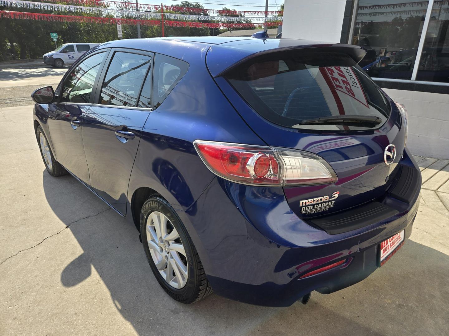 2012 BLUE Mazda MAZDA3 I Grand Touring 5-Door (JM1BL1M76C1) with an 2.0L L4 DOHC 16V engine, Automatic transmission, located at 503 West Court, Seguin, TX, 78155, (830) 379-3373, 29.568621, -97.969803 - 2012 Mazda MAZDA3 I Grand Touring 5-Door with a 2.0L L4 DOHC 16V, Automatic, Tilt, Cruise, AM/FM/CD Stereo, Power Windows, Locks, Seat and Side Mirrors, Bluetooth, Leather Seating, Heated Seats, Power Sunroof, Alloy Wheels, Rear Wiper, Rear Defroster and more!!- Photo#3