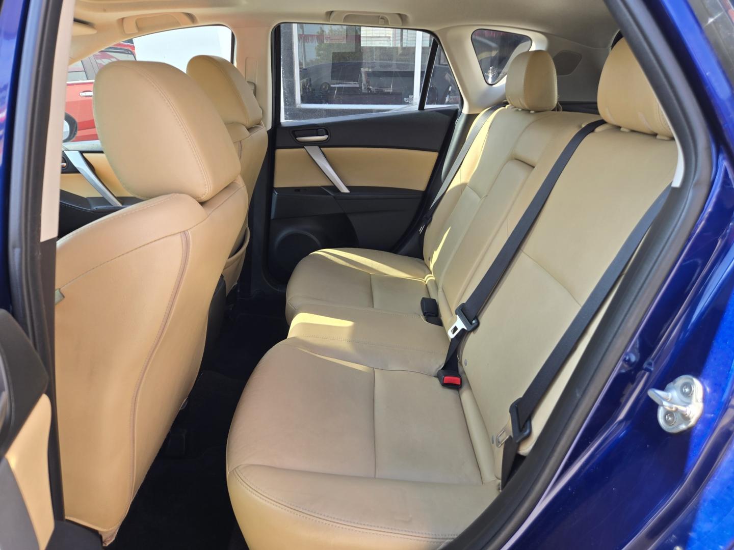 2012 BLUE Mazda MAZDA3 I Grand Touring 5-Door (JM1BL1M76C1) with an 2.0L L4 DOHC 16V engine, Automatic transmission, located at 503 West Court, Seguin, TX, 78155, (830) 379-3373, 29.568621, -97.969803 - 2012 Mazda MAZDA3 I Grand Touring 5-Door with a 2.0L L4 DOHC 16V, Automatic, Tilt, Cruise, AM/FM/CD Stereo, Power Windows, Locks, Seat and Side Mirrors, Bluetooth, Leather Seating, Heated Seats, Power Sunroof, Alloy Wheels, Rear Wiper, Rear Defroster and more!!- Photo#6