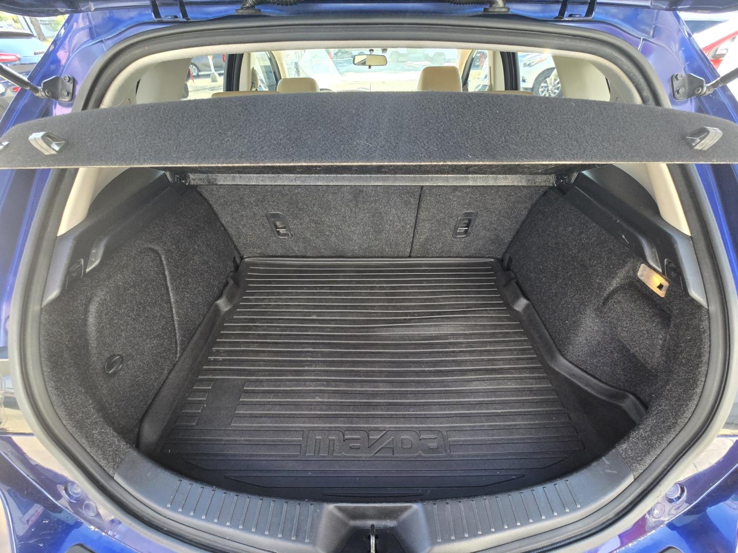 2012 BLUE Mazda MAZDA3 I Grand Touring 5-Door (JM1BL1M76C1) with an 2.0L L4 DOHC 16V engine, Automatic transmission, located at 503 West Court, Seguin, TX, 78155, (830) 379-3373, 29.568621, -97.969803 - 2012 Mazda MAZDA3 I Grand Touring 5-Door with a 2.0L L4 DOHC 16V, Automatic, Tilt, Cruise, AM/FM/CD Stereo, Power Windows, Locks, Seat and Side Mirrors, Bluetooth, Leather Seating, Heated Seats, Power Sunroof, Alloy Wheels, Rear Wiper, Rear Defroster and more!!- Photo#7