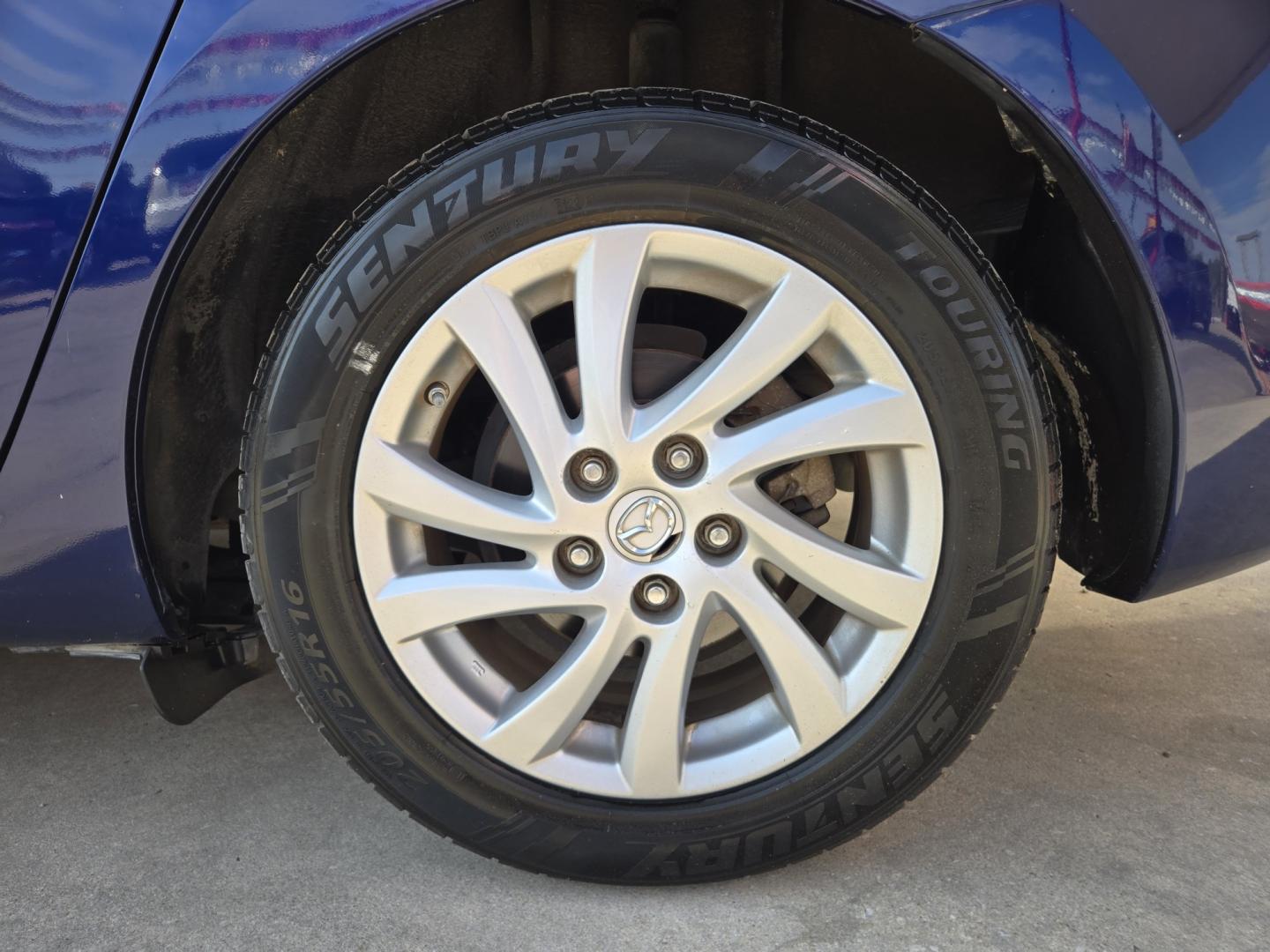 2012 BLUE Mazda MAZDA3 I Grand Touring 5-Door (JM1BL1M76C1) with an 2.0L L4 DOHC 16V engine, Automatic transmission, located at 503 West Court, Seguin, TX, 78155, (830) 379-3373, 29.568621, -97.969803 - 2012 Mazda MAZDA3 I Grand Touring 5-Door with a 2.0L L4 DOHC 16V, Automatic, Tilt, Cruise, AM/FM/CD Stereo, Power Windows, Locks, Seat and Side Mirrors, Bluetooth, Leather Seating, Heated Seats, Power Sunroof, Alloy Wheels, Rear Wiper, Rear Defroster and more!!- Photo#8