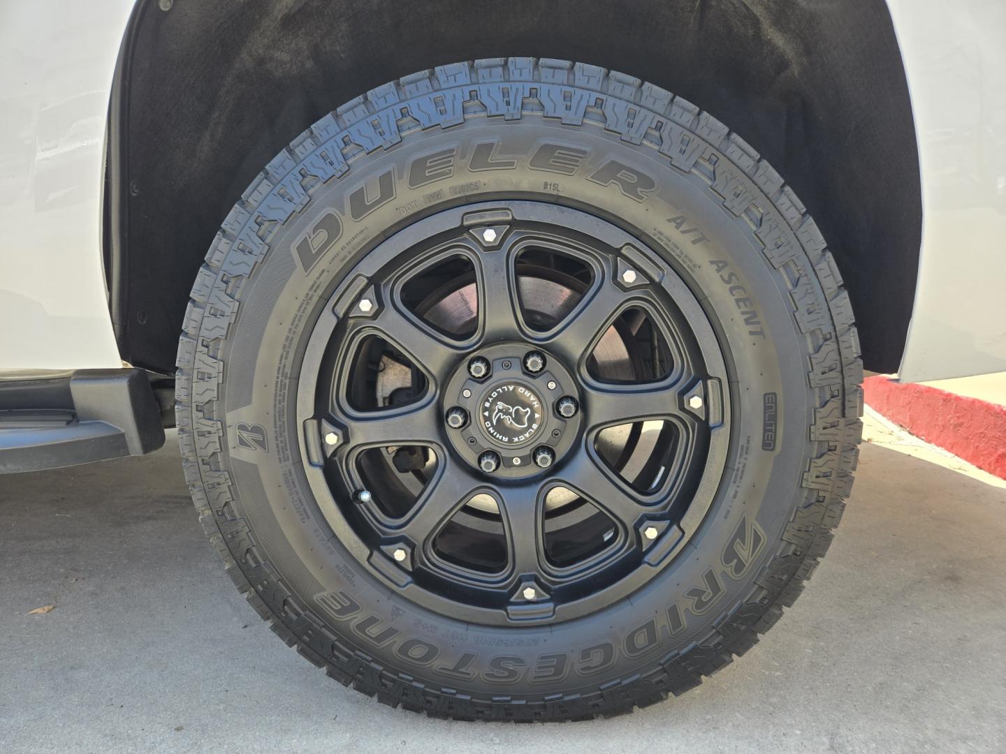2019 WHITE Chevrolet Tahoe LT 2WD (1GNSCBKC6KR) with an 5.3L V8 OHV 16V engine, 6A transmission, located at 503 West Court, Seguin, TX, 78155, (830) 379-3373, 29.568621, -97.969803 - 2019 Chevrolet Tahoe LT 2WD with a 5.3L V8 OHV 16V, Automatic, Tilt, Cruise, AM/FM Touchscreen Stereo, Power Windows, Locks, Seat and Side Mirrors, Bluetooth, Leather Seating, Heated Seats, Third Row Seating, Dual Climate Control, Rear A/C, Tinted Windows, Trailer Towing, Backup Camera, Bumper Senso- Photo#10