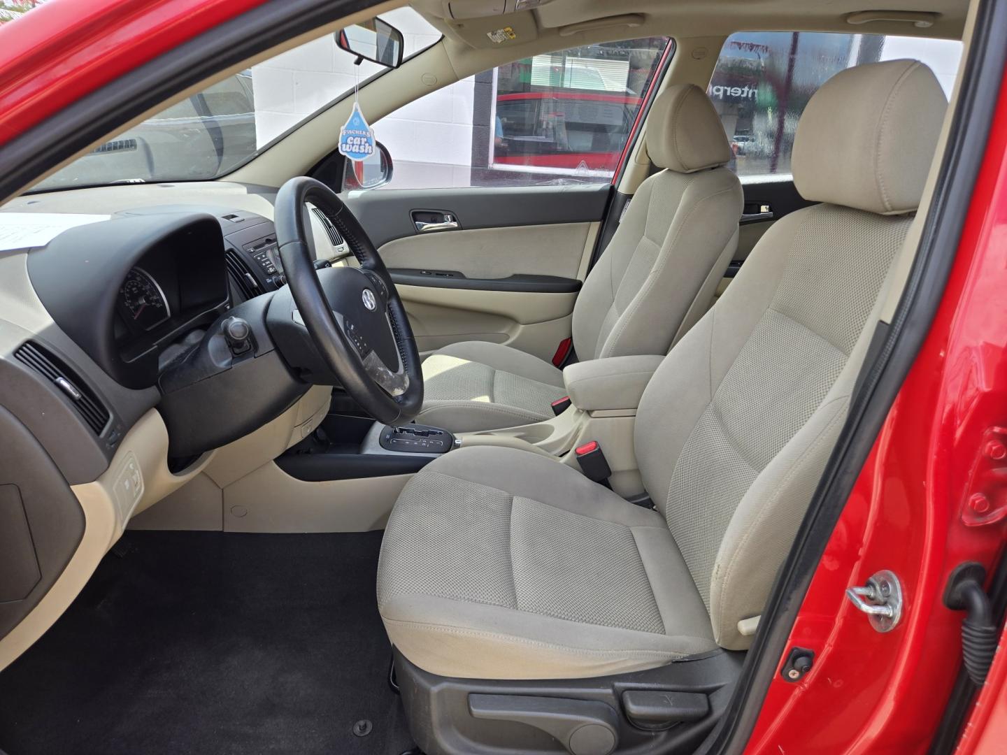 2009 RED Hyundai Elantra Automatic (KMHDC86E99U) with an 2.0L L4 DOHC 16V engine, 4A transmission, located at 503 West Court, Seguin, TX, 78155, (830) 379-3373, 29.568621, -97.969803- Photo#4