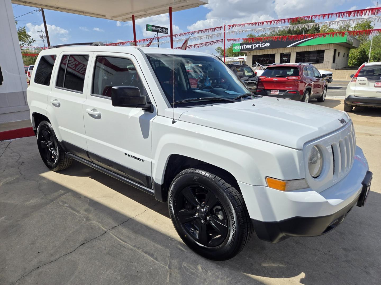 2015 WHITE Jeep Patriot Sport 2WD (1C4NJPBA7FD) with an 2.0L L4 DOHC 16V engine, Automatic transmission, located at 503 West Court, Seguin, TX, 78155, (830) 379-3373, 29.568621, -97.969803 - 2015 Jeep Patriot Sport 2WD with a 2.0L L4 DOHC 16V, Automatic, Tilt, Cruise, AM/FM/CD/AUX Stereo, Power Windows, Locks and Side Mirrors, Bluetooth, Tinted Windows, Alloy Wheels, Rear Wiper, Rear Defroster and more!!- Photo#1