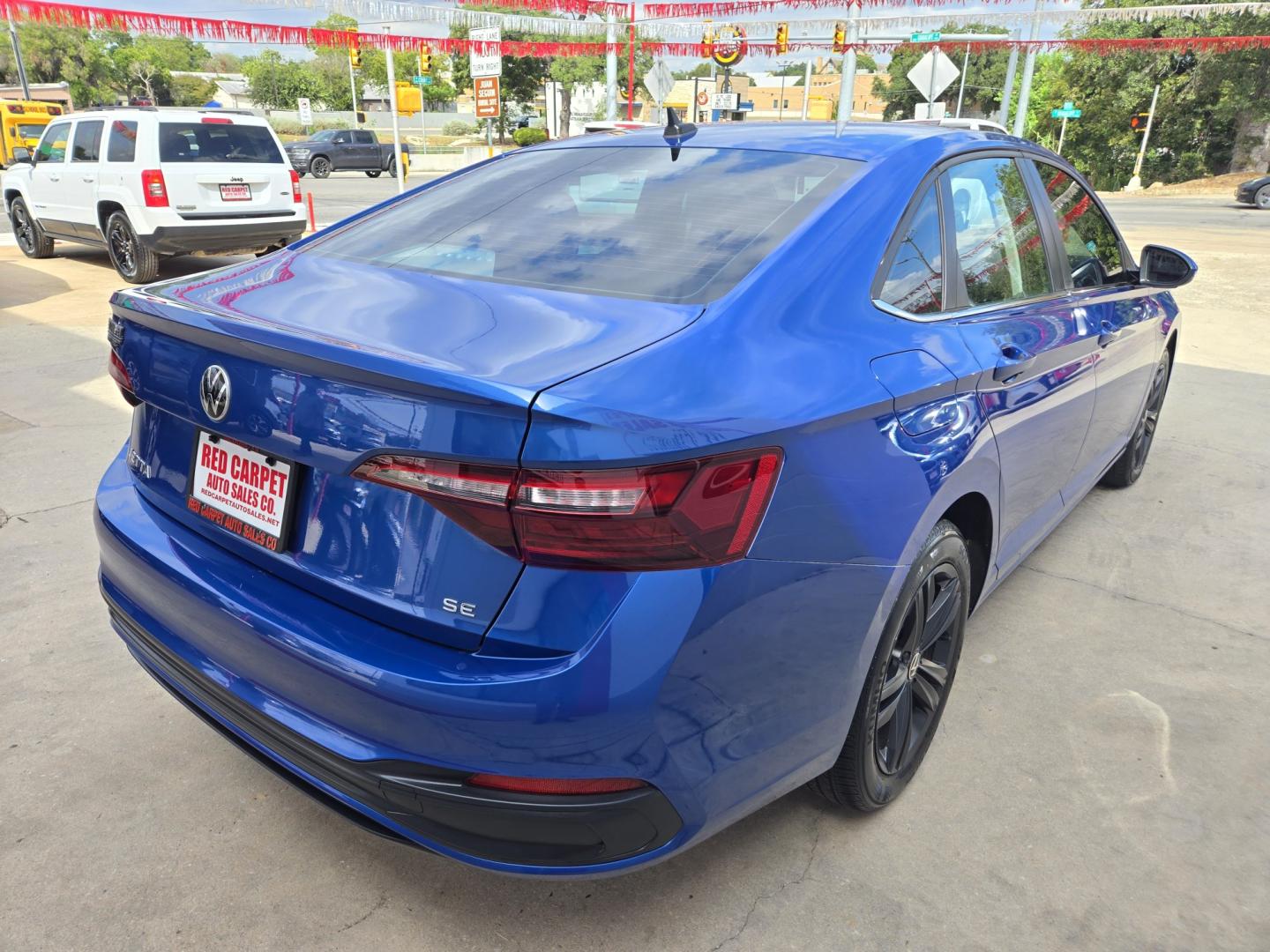 2022 BLUE Volkswagen Jetta SE (3VW7M7BU3NM) with an 1.5L L4 DOHC 20V engine, 8A transmission, located at 503 West Court, Seguin, TX, 78155, (830) 379-3373, 29.568621, -97.969803- Photo#2
