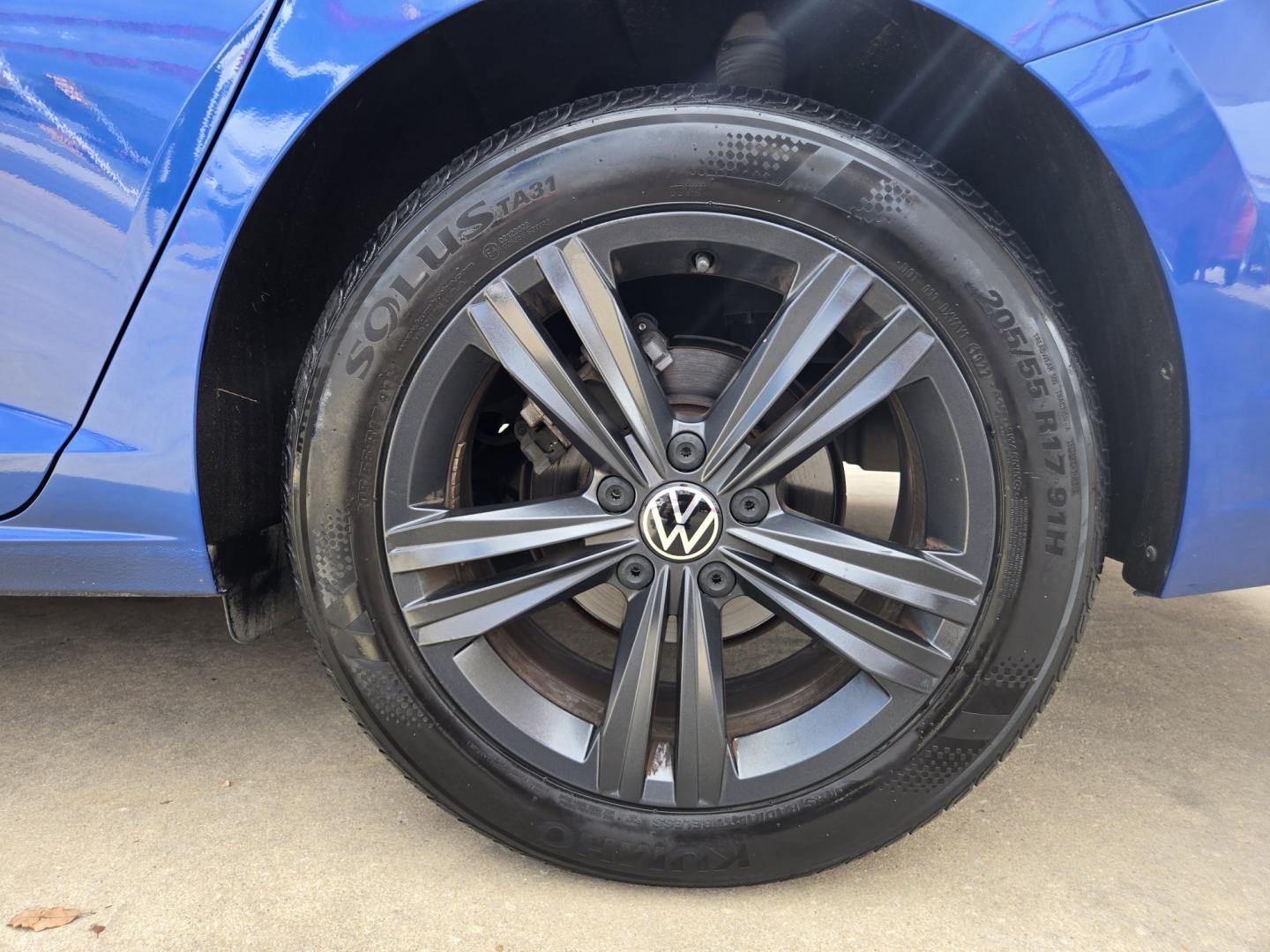 2022 BLUE Volkswagen Jetta SE (3VW7M7BU3NM) with an 1.5L L4 DOHC 20V engine, 8A transmission, located at 503 West Court, Seguin, TX, 78155, (830) 379-3373, 29.568621, -97.969803- Photo#8