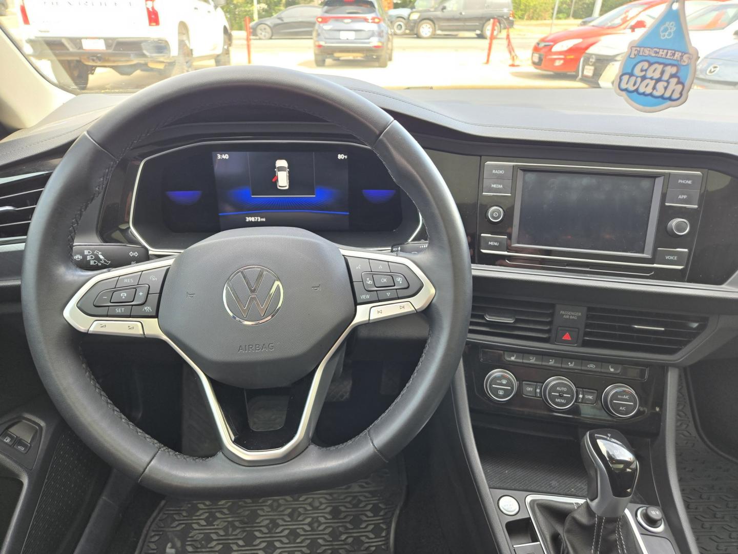 2022 BLUE Volkswagen Jetta SE (3VW7M7BU3NM) with an 1.5L L4 DOHC 20V engine, 8A transmission, located at 503 West Court, Seguin, TX, 78155, (830) 379-3373, 29.568621, -97.969803- Photo#5