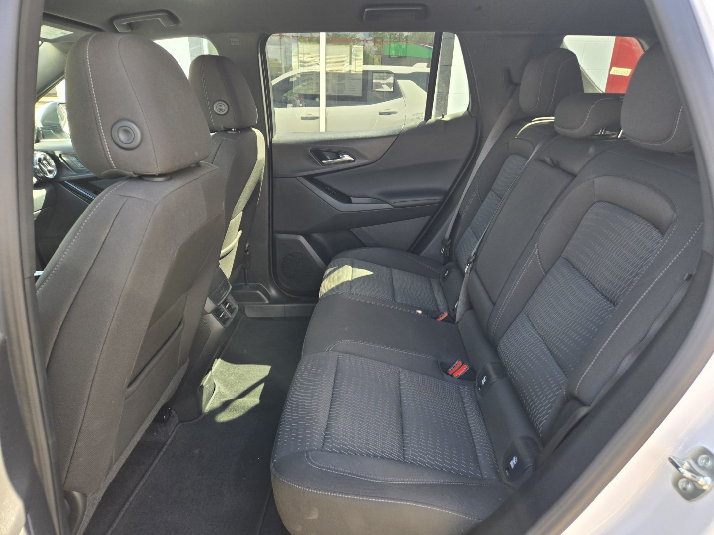 2025 WHITE Chevrolet Equinox LS 2WD (3GNAXHEGXSL) with an 1.5L L4 DOHC 16V TURBO engine, 6A transmission, located at 503 West Court, Seguin, TX, 78155, (830) 379-3373, 29.568621, -97.969803 - 2025 Chevrolet Equinox LS 2WD with a 1.5L L4 DOHC 16V TURBO, Automatic, Tilt, Cruise, AM/FM Touchscreen Stereo, Power Windows, Locks and Side Mirrors, Bluetooth, Heated Seats, Onstar Capability, Backup Camera, Alloy Wheels, Rear Wiper, Rear Defroster and more!!- Photo#6