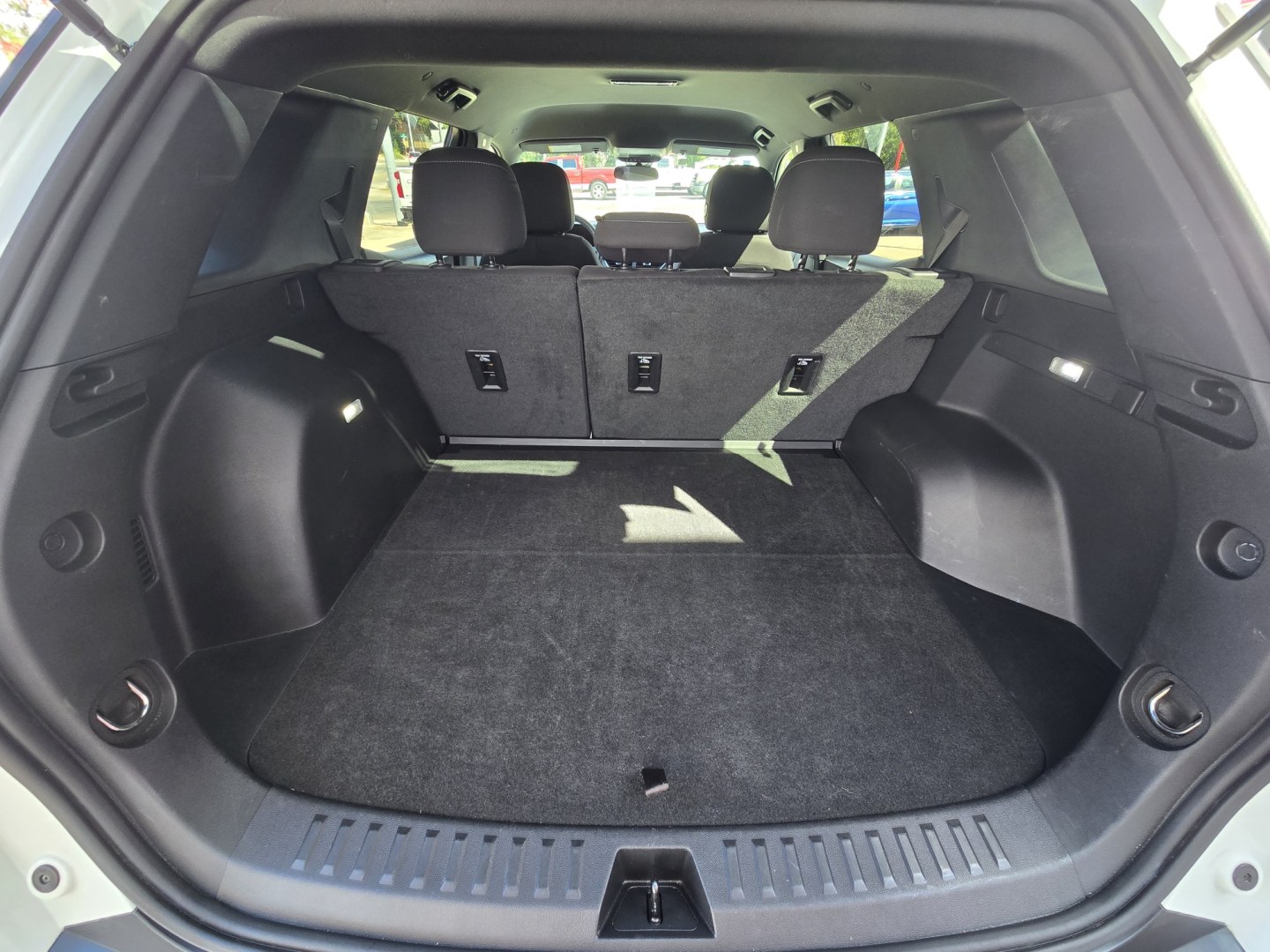 2025 WHITE Chevrolet Equinox LS 2WD (3GNAXHEGXSL) with an 1.5L L4 DOHC 16V TURBO engine, 6A transmission, located at 503 West Court, Seguin, TX, 78155, (830) 379-3373, 29.568621, -97.969803 - 2025 Chevrolet Equinox LS 2WD with a 1.5L L4 DOHC 16V TURBO, Automatic, Tilt, Cruise, AM/FM Touchscreen Stereo, Power Windows, Locks and Side Mirrors, Bluetooth, Heated Seats, Onstar Capability, Backup Camera, Alloy Wheels, Rear Wiper, Rear Defroster and more!!- Photo#7