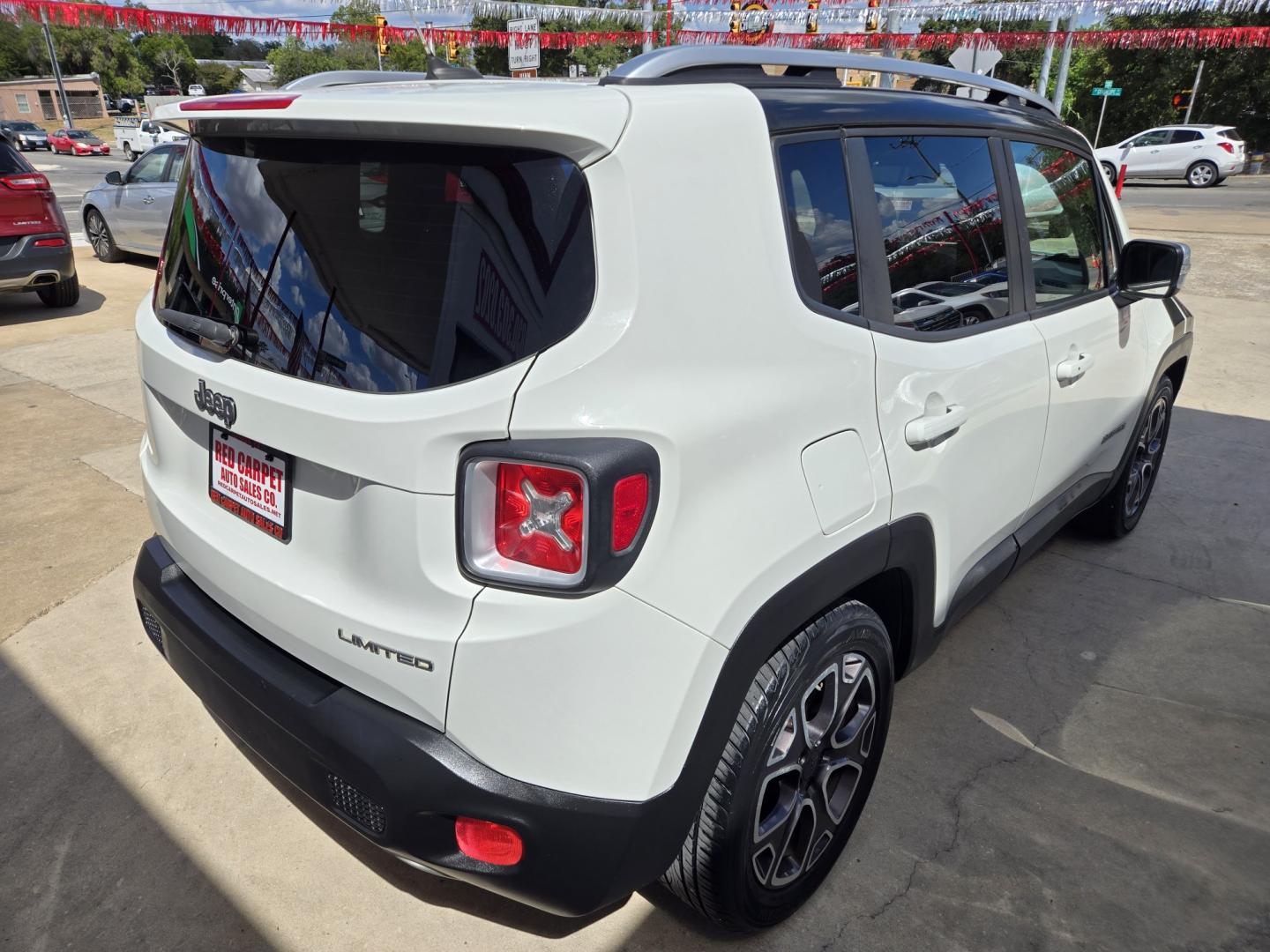 2016 WHITE Jeep Renegade Limited FWD (ZACCJADTXGP) with an 2.4L L4 DOHC 16V engine, 9A transmission, located at 503 West Court, Seguin, TX, 78155, (830) 379-3373, 29.568621, -97.969803- Photo#2