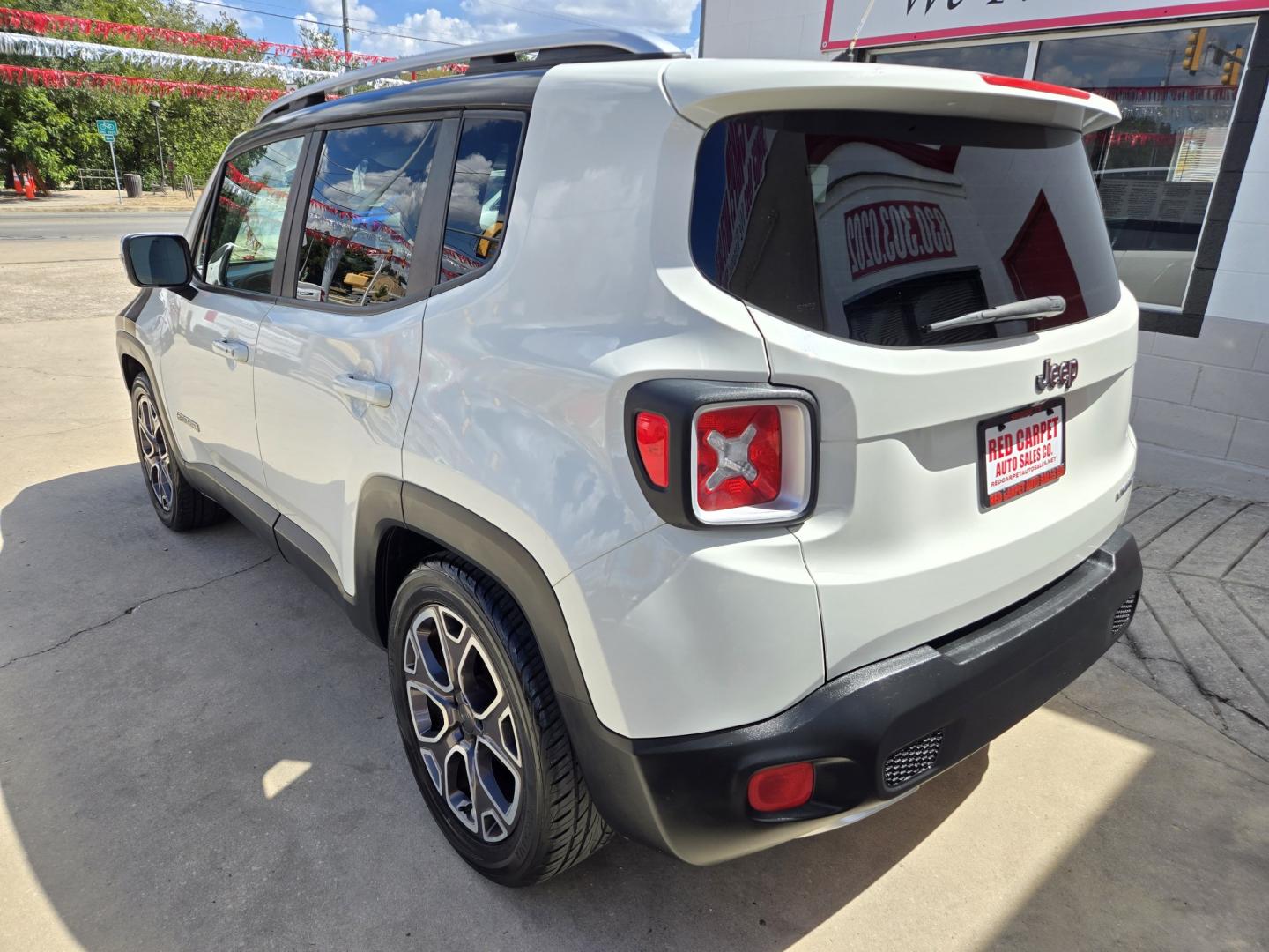 2016 WHITE Jeep Renegade Limited FWD (ZACCJADTXGP) with an 2.4L L4 DOHC 16V engine, 9A transmission, located at 503 West Court, Seguin, TX, 78155, (830) 379-3373, 29.568621, -97.969803- Photo#3