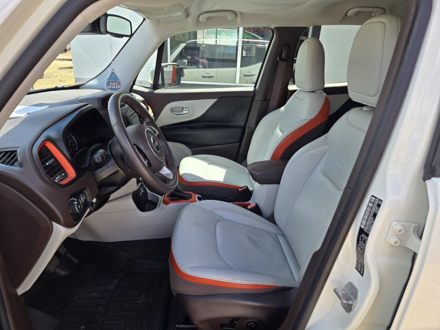 2016 WHITE Jeep Renegade Limited FWD (ZACCJADTXGP) with an 2.4L L4 DOHC 16V engine, 9A transmission, located at 503 West Court, Seguin, TX, 78155, (830) 379-3373, 29.568621, -97.969803- Photo#4