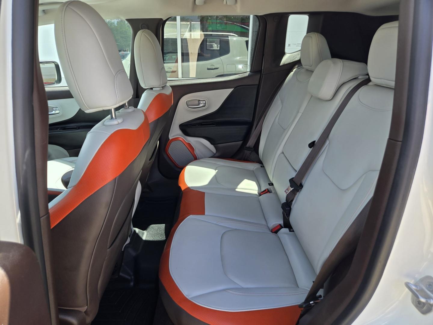 2016 WHITE Jeep Renegade Limited FWD (ZACCJADTXGP) with an 2.4L L4 DOHC 16V engine, 9A transmission, located at 503 West Court, Seguin, TX, 78155, (830) 379-3373, 29.568621, -97.969803- Photo#6