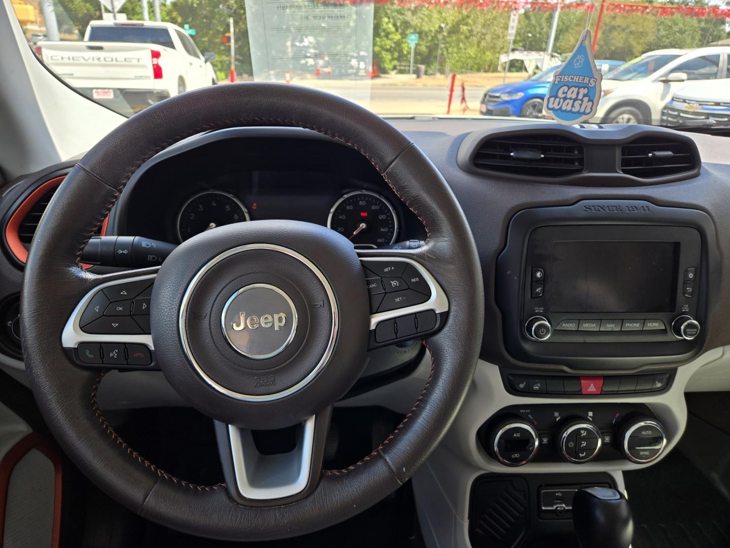 2016 WHITE Jeep Renegade Limited FWD (ZACCJADTXGP) with an 2.4L L4 DOHC 16V engine, 9A transmission, located at 503 West Court, Seguin, TX, 78155, (830) 379-3373, 29.568621, -97.969803- Photo#5