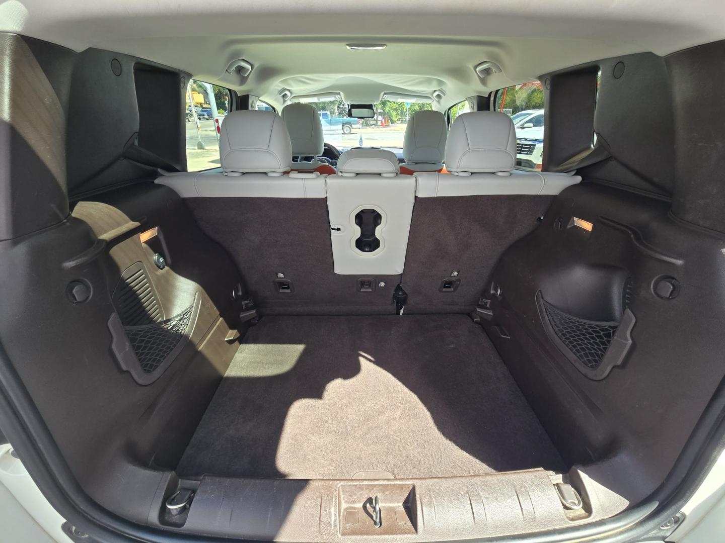 2016 WHITE Jeep Renegade Limited FWD (ZACCJADTXGP) with an 2.4L L4 DOHC 16V engine, 9A transmission, located at 503 West Court, Seguin, TX, 78155, (830) 379-3373, 29.568621, -97.969803- Photo#7