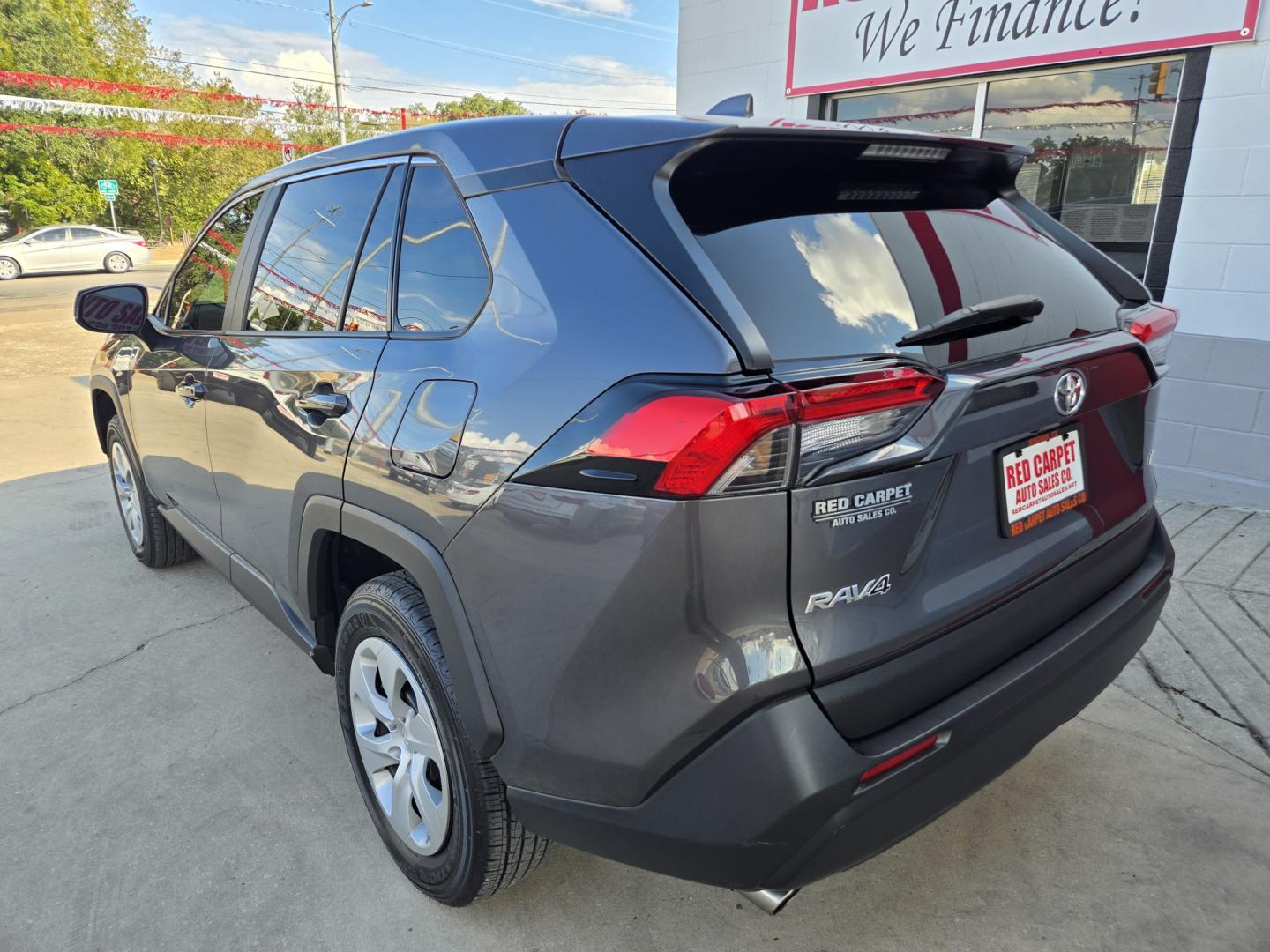 2025 GRAY Toyota RAV4 LE (2T3H1RFV0SW) with an 2.5L L4 DOHC 16V engine, 8A transmission, located at 503 West Court, Seguin, TX, 78155, (830) 379-3373, 29.568621, -97.969803 - 2025 Toyota RAV4 LE with a 2.5L L4 DOHC 16V, Automatic, Tilt, Cruise, AM/FM Touchscreen Stereo, Apple Carplay and Android Auto, Power Windows, Locks and Side Mirrors, Bluetooth, Tinted Windows, Backup Camera, Rear Wiper, Rear Defroster and more!!- Photo#3