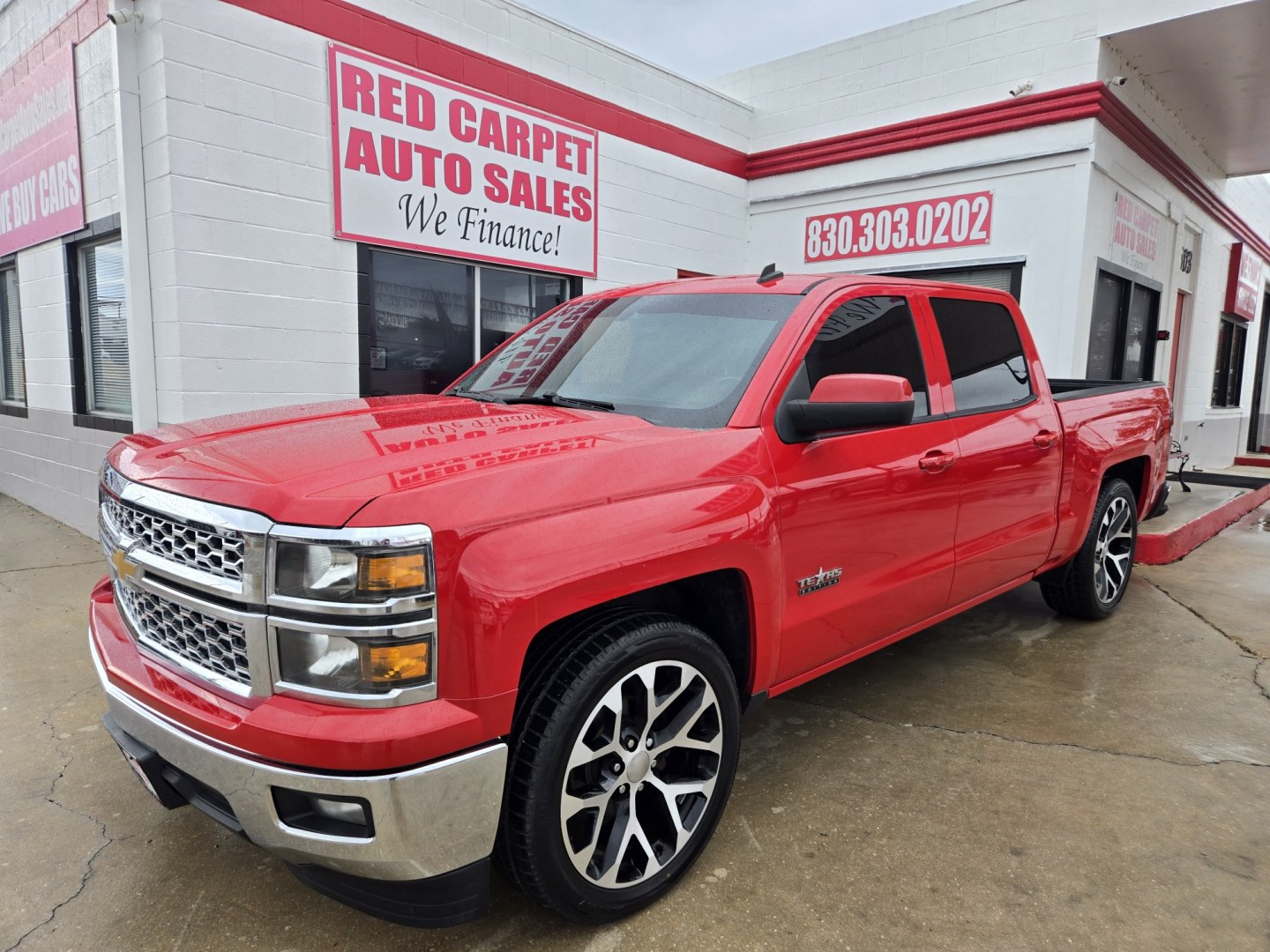 2014 RED Chevrolet Silverado 1500 1LT Crew Cab 2WD (3GCPCREC4EG) with an 5.3L V8 F OHV 16V engine, 6-Speed Automatic transmission, located at 503 West Court, Seguin, TX, 78155, (830) 379-3373, 29.568621, -97.969803 - 2014 Chevrolet Silverado 1500 LT Crew Cab 2WD with a 5.3L V8 F OHV 16V, Automatic, Tilt, Cruise, AM/FM Touchscreen Stereo, Power Windows, Locks, Seat and Side Mirrors, Bluetooth, Dual Climate Control, Tinted Windows, Alloy Wheels, Trailer Towing, Backup Camera, Bumper Sensors, Rear Defroster and mor- Photo#0