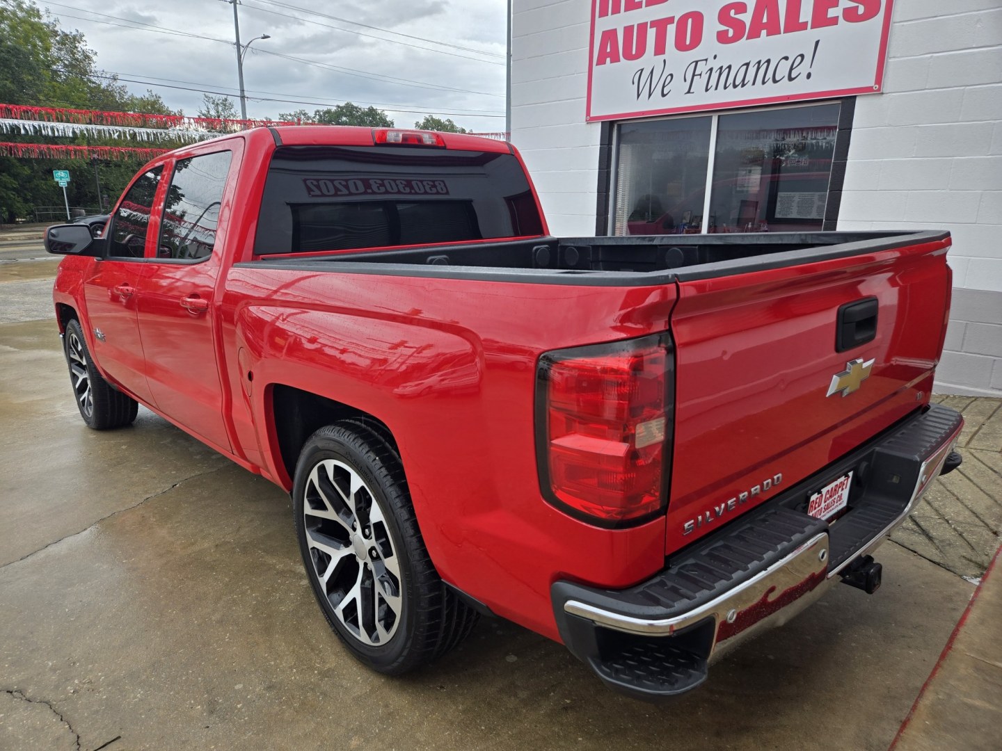 2014 RED Chevrolet Silverado 1500 1LT Crew Cab 2WD (3GCPCREC4EG) with an 5.3L V8 F OHV 16V engine, 6-Speed Automatic transmission, located at 503 West Court, Seguin, TX, 78155, (830) 379-3373, 29.568621, -97.969803 - 2014 Chevrolet Silverado 1500 LT Crew Cab 2WD with a 5.3L V8 F OHV 16V, Automatic, Tilt, Cruise, AM/FM Touchscreen Stereo, Power Windows, Locks, Seat and Side Mirrors, Bluetooth, Dual Climate Control, Tinted Windows, Alloy Wheels, Trailer Towing, Backup Camera, Bumper Sensors, Rear Defroster and mor- Photo#3