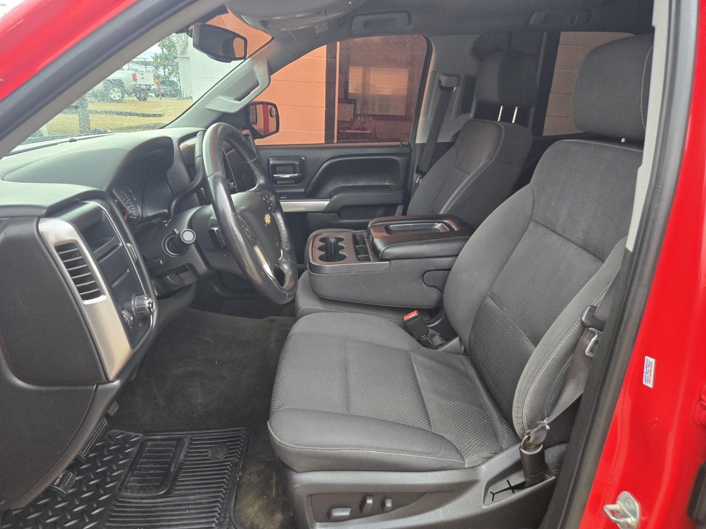 2014 RED Chevrolet Silverado 1500 1LT Crew Cab 2WD (3GCPCREC4EG) with an 5.3L V8 F OHV 16V engine, 6-Speed Automatic transmission, located at 503 West Court, Seguin, TX, 78155, (830) 379-3373, 29.568621, -97.969803 - 2014 Chevrolet Silverado 1500 LT Crew Cab 2WD with a 5.3L V8 F OHV 16V, Automatic, Tilt, Cruise, AM/FM Touchscreen Stereo, Power Windows, Locks, Seat and Side Mirrors, Bluetooth, Dual Climate Control, Tinted Windows, Alloy Wheels, Trailer Towing, Backup Camera, Bumper Sensors, Rear Defroster and mor- Photo#4