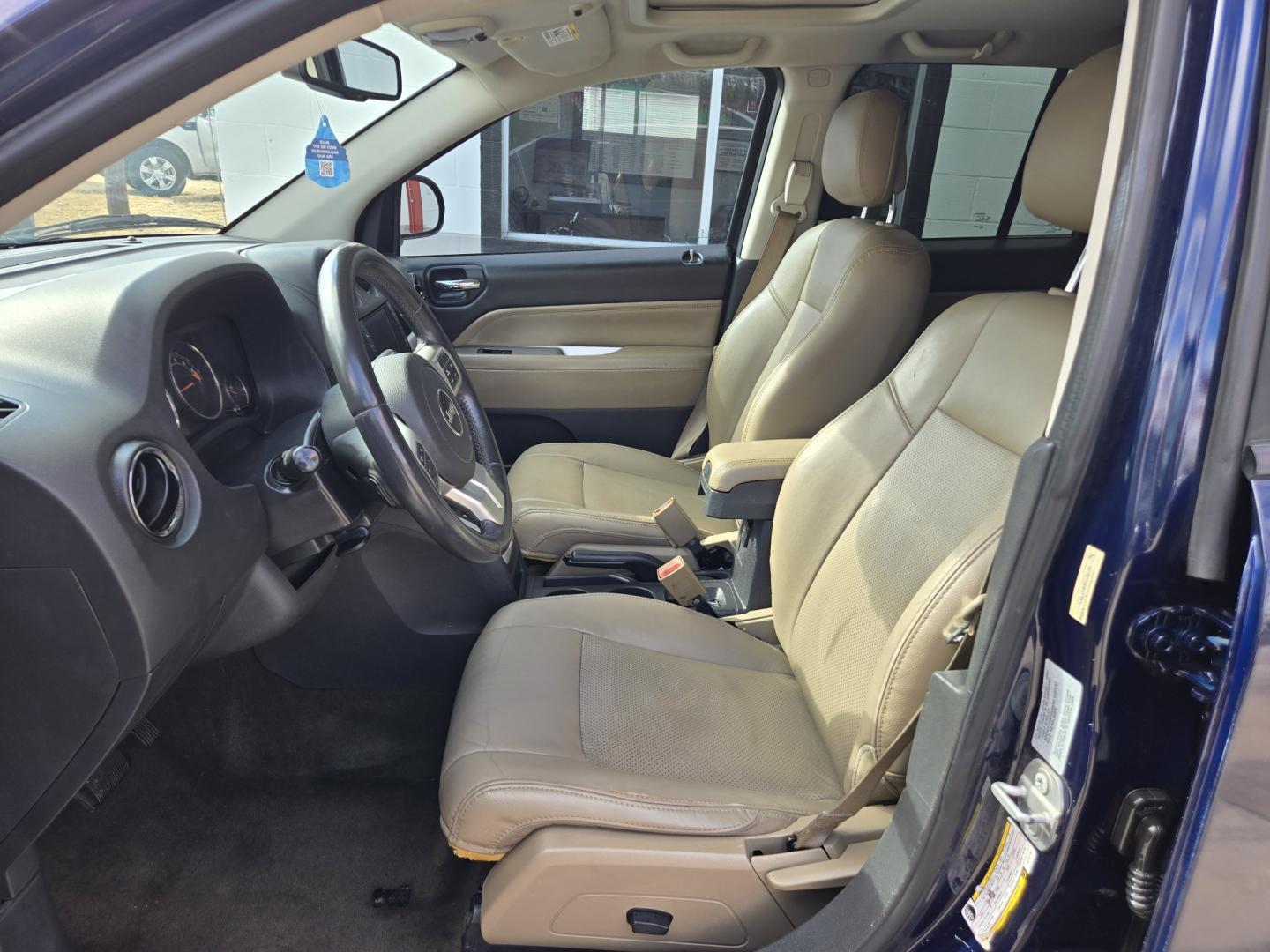 2016 BLUE Jeep Compass Latitude 4WD (1C4NJDEB3GD) with an 2.4L L4 DOHC 16V engine, 6A transmission, located at 503 West Court, Seguin, TX, 78155, (830) 379-3373, 29.568621, -97.969803 - 2016 Jeep Compass Latitude 4WD with a 2.4L L4 DOHC 16V, Automatic, Tilt, Cruise, AM/FM/CD/AUX Touchscreen Stereo, Power Windows, Locks, Seat and Side Mirrors, Leather Seating, Bluetooth, Tinted Windows, Heated Seats, Backup Camera, Alloy Wheels, Rear Wiper, Rear Defroster and more!!- Photo#4