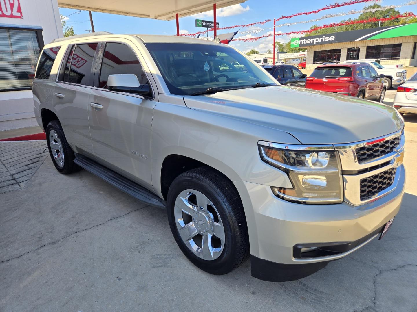 2015 Pewter Chevrolet Tahoe LT 2WD (1GNSCBKC5FR) with an 5.3L V8 OHV 16V engine, 6A transmission, located at 503 West Court, Seguin, TX, 78155, (830) 379-3373, 29.568621, -97.969803 - 2015 Chevrolet Tahoe LT 2WD with a 5.3L V8 OHV 16V, Automatic, Tilt, Cruise, AM/FM Touchscreen Stereo, Power Windows, Locks, Seat and Side Mirrors, Bluetooth, Leather Seating, Third Row Seating, Dual Climate Control, Rear A/C, Power Sunroof, Rear Entertainment System, Heated Seats, Running Boards, B- Photo#1