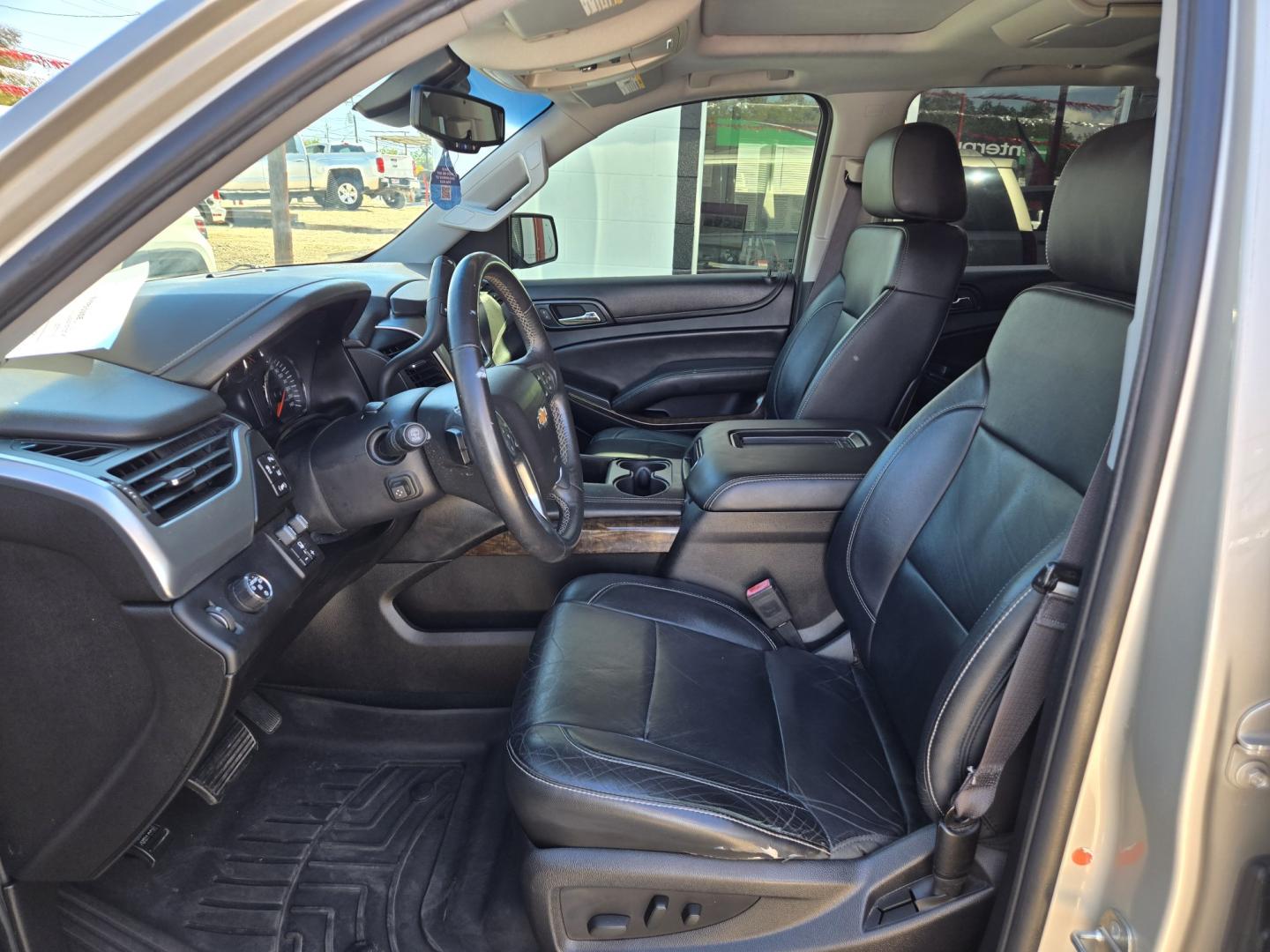 2015 Pewter Chevrolet Tahoe LT 2WD (1GNSCBKC5FR) with an 5.3L V8 OHV 16V engine, 6A transmission, located at 503 West Court, Seguin, TX, 78155, (830) 379-3373, 29.568621, -97.969803 - 2015 Chevrolet Tahoe LT 2WD with a 5.3L V8 OHV 16V, Automatic, Tilt, Cruise, AM/FM Touchscreen Stereo, Power Windows, Locks, Seat and Side Mirrors, Bluetooth, Leather Seating, Third Row Seating, Dual Climate Control, Rear A/C, Power Sunroof, Rear Entertainment System, Heated Seats, Running Boards, B- Photo#4