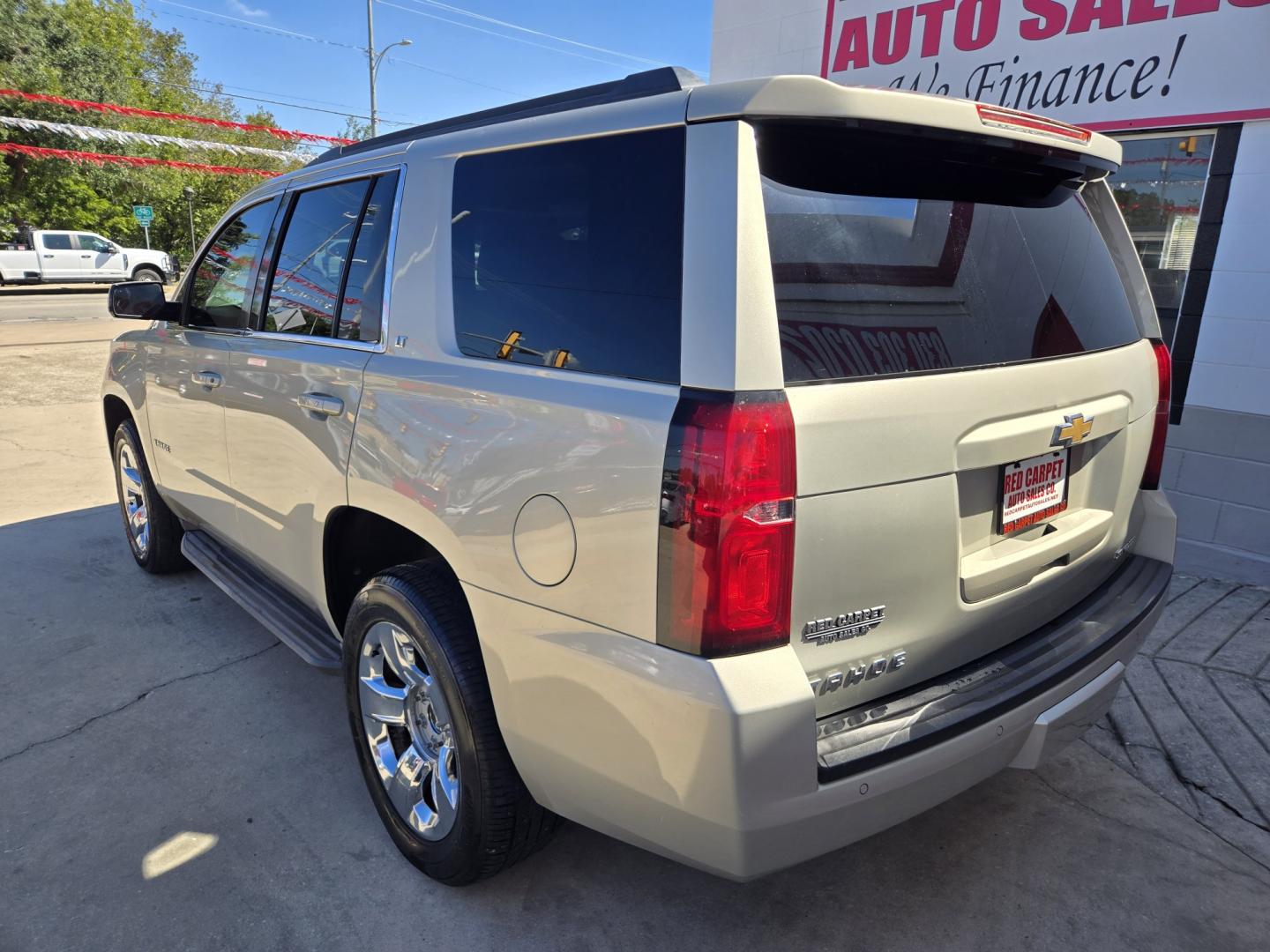 2015 Pewter Chevrolet Tahoe LT 2WD (1GNSCBKC5FR) with an 5.3L V8 OHV 16V engine, 6A transmission, located at 503 West Court, Seguin, TX, 78155, (830) 379-3373, 29.568621, -97.969803 - 2015 Chevrolet Tahoe LT 2WD with a 5.3L V8 OHV 16V, Automatic, Tilt, Cruise, AM/FM Touchscreen Stereo, Power Windows, Locks, Seat and Side Mirrors, Bluetooth, Leather Seating, Third Row Seating, Dual Climate Control, Rear A/C, Power Sunroof, Rear Entertainment System, Heated Seats, Running Boards, B- Photo#3