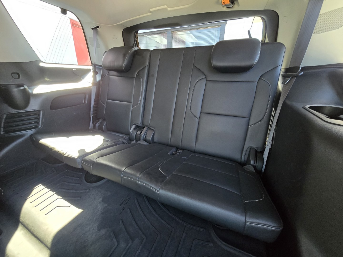 2015 Pewter Chevrolet Tahoe LT 2WD (1GNSCBKC5FR) with an 5.3L V8 OHV 16V engine, 6A transmission, located at 503 West Court, Seguin, TX, 78155, (830) 379-3373, 29.568621, -97.969803 - 2015 Chevrolet Tahoe LT 2WD with a 5.3L V8 OHV 16V, Automatic, Tilt, Cruise, AM/FM Touchscreen Stereo, Power Windows, Locks, Seat and Side Mirrors, Bluetooth, Leather Seating, Third Row Seating, Dual Climate Control, Rear A/C, Power Sunroof, Rear Entertainment System, Heated Seats, Running Boards, B- Photo#7