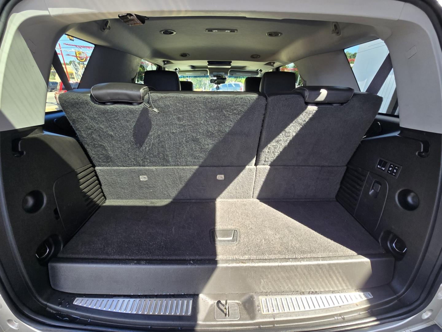 2015 Pewter Chevrolet Tahoe LT 2WD (1GNSCBKC5FR) with an 5.3L V8 OHV 16V engine, 6A transmission, located at 503 West Court, Seguin, TX, 78155, (830) 379-3373, 29.568621, -97.969803 - 2015 Chevrolet Tahoe LT 2WD with a 5.3L V8 OHV 16V, Automatic, Tilt, Cruise, AM/FM Touchscreen Stereo, Power Windows, Locks, Seat and Side Mirrors, Bluetooth, Leather Seating, Third Row Seating, Dual Climate Control, Rear A/C, Power Sunroof, Rear Entertainment System, Heated Seats, Running Boards, B- Photo#8