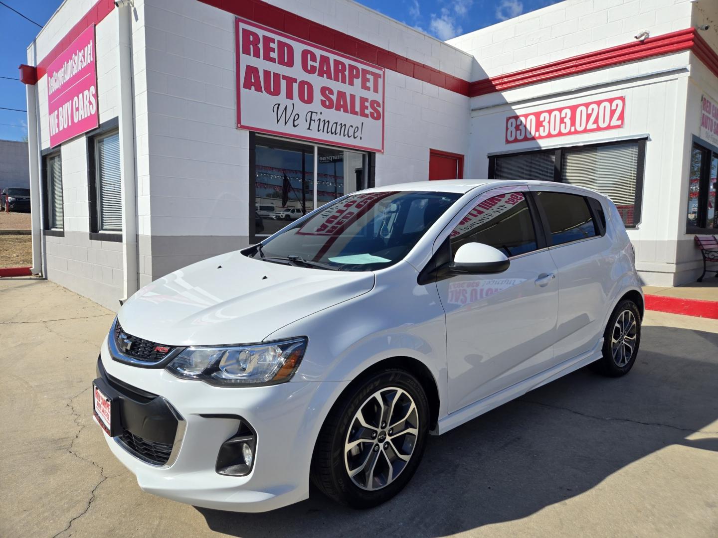 2019 WHITE Chevrolet Sonic LT Auto 5-Door (1G1JD6SB8K4) with an 1.4L L4 DOHC 24V TURBO engine, 6A transmission, located at 503 West Court, Seguin, TX, 78155, (830) 379-3373, 29.568621, -97.969803 - 2019 Chevrolet Sonic LT with a 1.4L L4 DOHC 24V TURBO, Automatic, Tilt, Cruise, AM/FM Touchscreen Stereo, Power Windows, Locks and Side Mirrors, Bluetooth, Onstar Capability, Heated Seats, Backup Camera, Alloy Wheels, Rear Wiper, Rear Defroster and more!!- Photo#0