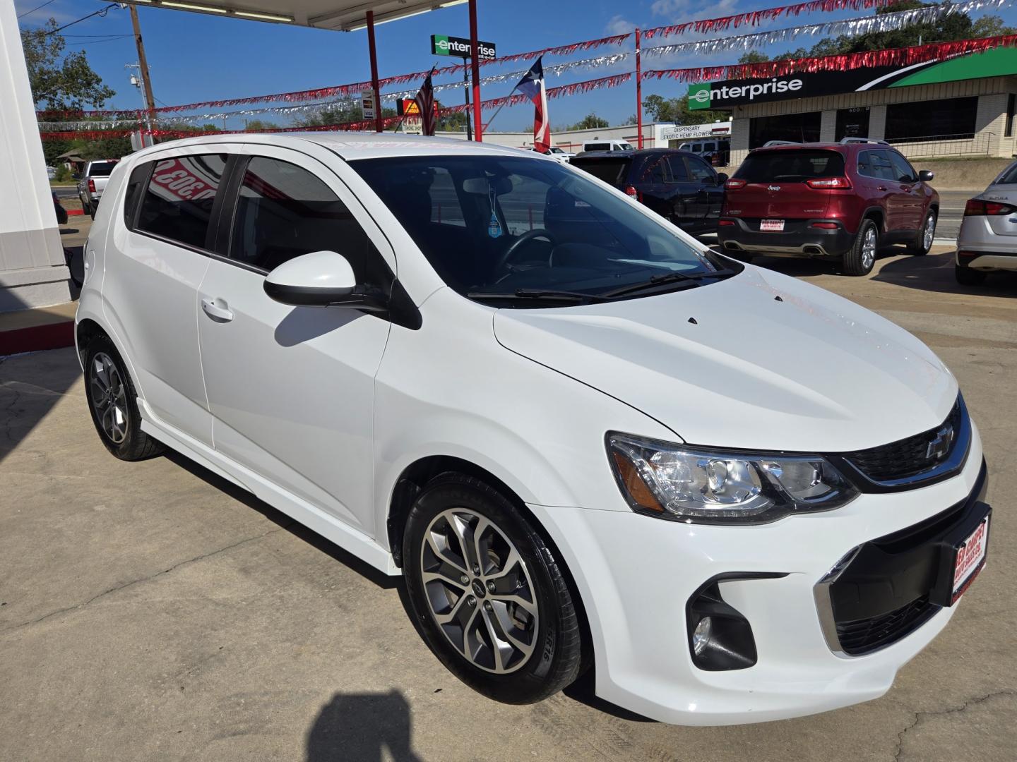 2019 WHITE Chevrolet Sonic LT Auto 5-Door (1G1JD6SB8K4) with an 1.4L L4 DOHC 24V TURBO engine, 6A transmission, located at 503 West Court, Seguin, TX, 78155, (830) 379-3373, 29.568621, -97.969803 - 2019 Chevrolet Sonic LT with a 1.4L L4 DOHC 24V TURBO, Automatic, Tilt, Cruise, AM/FM Touchscreen Stereo, Power Windows, Locks and Side Mirrors, Bluetooth, Onstar Capability, Heated Seats, Backup Camera, Alloy Wheels, Rear Wiper, Rear Defroster and more!!- Photo#1
