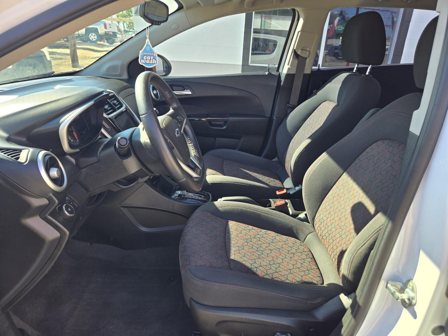 2019 WHITE Chevrolet Sonic LT Auto 5-Door (1G1JD6SB8K4) with an 1.4L L4 DOHC 24V TURBO engine, 6A transmission, located at 503 West Court, Seguin, TX, 78155, (830) 379-3373, 29.568621, -97.969803 - 2019 Chevrolet Sonic LT with a 1.4L L4 DOHC 24V TURBO, Automatic, Tilt, Cruise, AM/FM Touchscreen Stereo, Power Windows, Locks and Side Mirrors, Bluetooth, Onstar Capability, Heated Seats, Backup Camera, Alloy Wheels, Rear Wiper, Rear Defroster and more!!- Photo#4