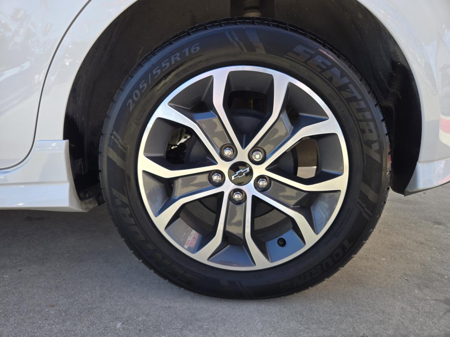2019 WHITE Chevrolet Sonic LT Auto 5-Door (1G1JD6SB8K4) with an 1.4L L4 DOHC 24V TURBO engine, 6A transmission, located at 503 West Court, Seguin, TX, 78155, (830) 379-3373, 29.568621, -97.969803 - 2019 Chevrolet Sonic LT with a 1.4L L4 DOHC 24V TURBO, Automatic, Tilt, Cruise, AM/FM Touchscreen Stereo, Power Windows, Locks and Side Mirrors, Bluetooth, Onstar Capability, Heated Seats, Backup Camera, Alloy Wheels, Rear Wiper, Rear Defroster and more!!- Photo#8