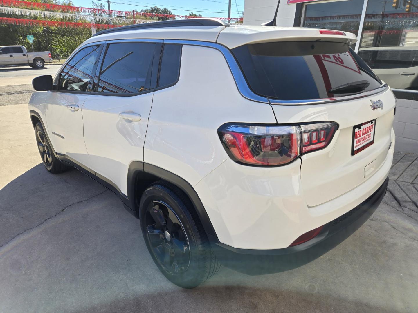 2020 WHITE Jeep Compass Latitude FWD (3C4NJCBB5LT) with an 2.4L L4 DOHC 16V engine, Automatic transmission, located at 503 West Court, Seguin, TX, 78155, (830) 379-3373, 29.568621, -97.969803 - 2020 Jeep Compass Latitude FWD with a 2.4L L4 DOHC 16V, Automatic, Tilt, Cruise, AM/FM/AUX Touchscreen Stereo, Power Windows, Locks and Side Mirrors, Bluetooth, Leather Seating, Dual Climate Control, Rear A/C, Tinted Windows, Backup Camera, Rear Wiper, Rear Defrosters and more!!- Photo#3