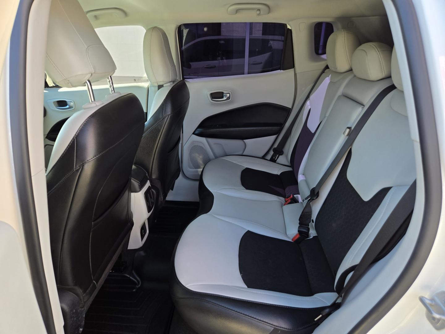 2020 WHITE Jeep Compass Latitude FWD (3C4NJCBB5LT) with an 2.4L L4 DOHC 16V engine, Automatic transmission, located at 503 West Court, Seguin, TX, 78155, (830) 379-3373, 29.568621, -97.969803 - 2020 Jeep Compass Latitude FWD with a 2.4L L4 DOHC 16V, Automatic, Tilt, Cruise, AM/FM/AUX Touchscreen Stereo, Power Windows, Locks and Side Mirrors, Bluetooth, Leather Seating, Dual Climate Control, Rear A/C, Tinted Windows, Backup Camera, Rear Wiper, Rear Defrosters and more!!- Photo#6
