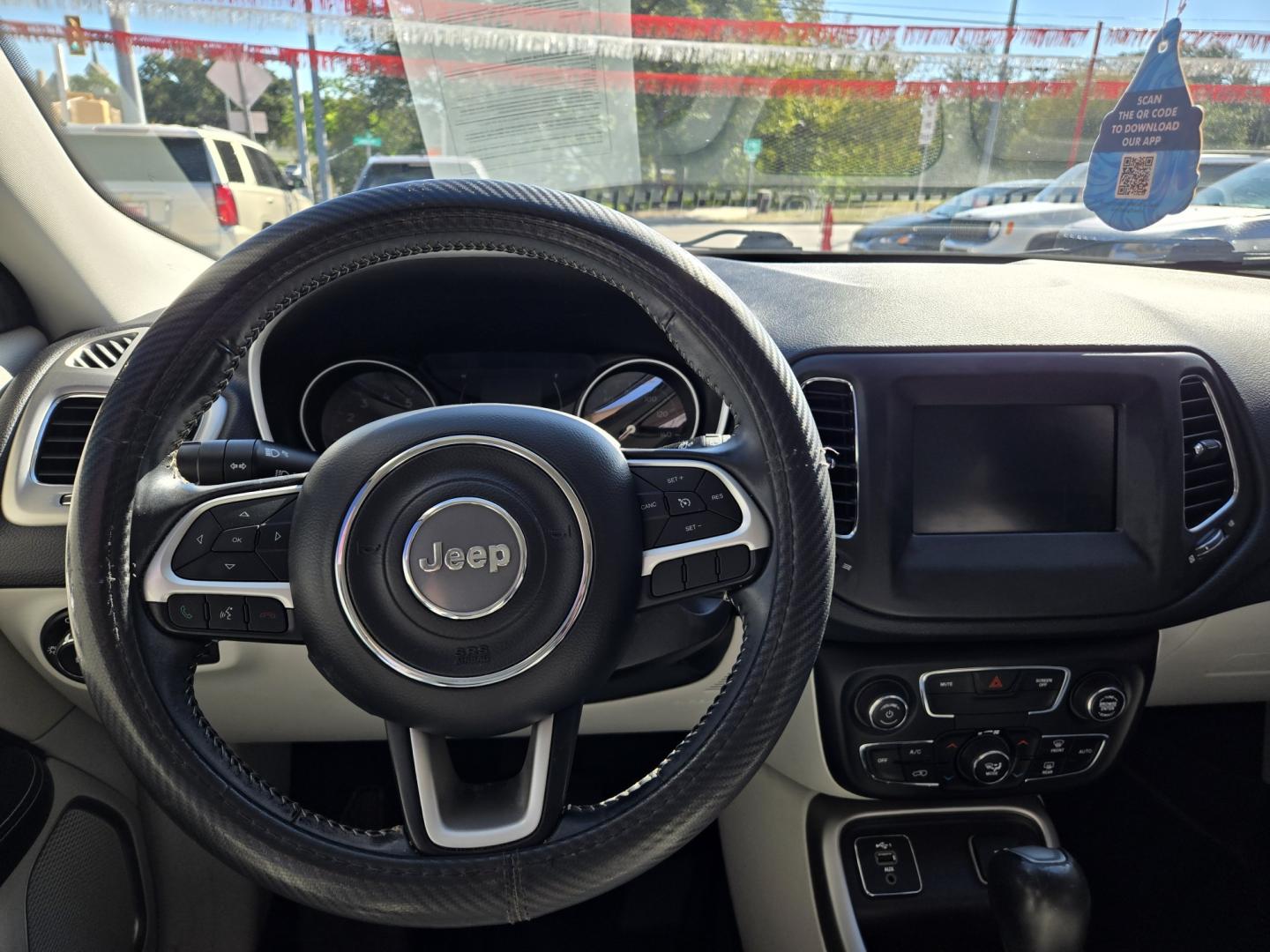 2020 WHITE Jeep Compass Latitude FWD (3C4NJCBB5LT) with an 2.4L L4 DOHC 16V engine, Automatic transmission, located at 503 West Court, Seguin, TX, 78155, (830) 379-3373, 29.568621, -97.969803 - 2020 Jeep Compass Latitude FWD with a 2.4L L4 DOHC 16V, Automatic, Tilt, Cruise, AM/FM/AUX Touchscreen Stereo, Power Windows, Locks and Side Mirrors, Bluetooth, Leather Seating, Dual Climate Control, Rear A/C, Tinted Windows, Backup Camera, Rear Wiper, Rear Defrosters and more!!- Photo#5