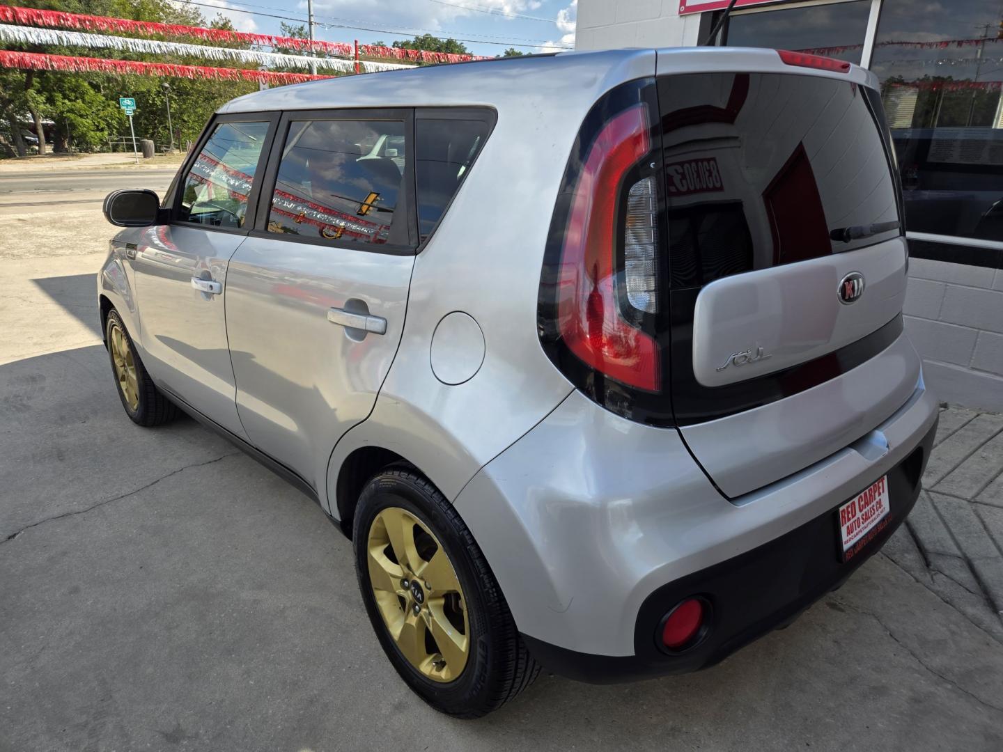 2017 SILVER Kia Soul ! (KNDJN2A27H7) with an 1.6L L4 DOHC 16V engine, Manual Transmission transmission, located at 503 West Court, Seguin, TX, 78155, (830) 379-3373, 29.568621, -97.969803 - 2017 Kia Soul ! with a 1.6L L4 DOHC 16V, Standard Transmission, Tilt, Cruise control, AM/FM/AUX Stereo, Power Windows, Locks and Side Mirrors, Bluetooth, Tinted Windows, Alloy Wheels, Trailer Towing, Rear Wiper, Rear Defroster and more!!- Photo#3