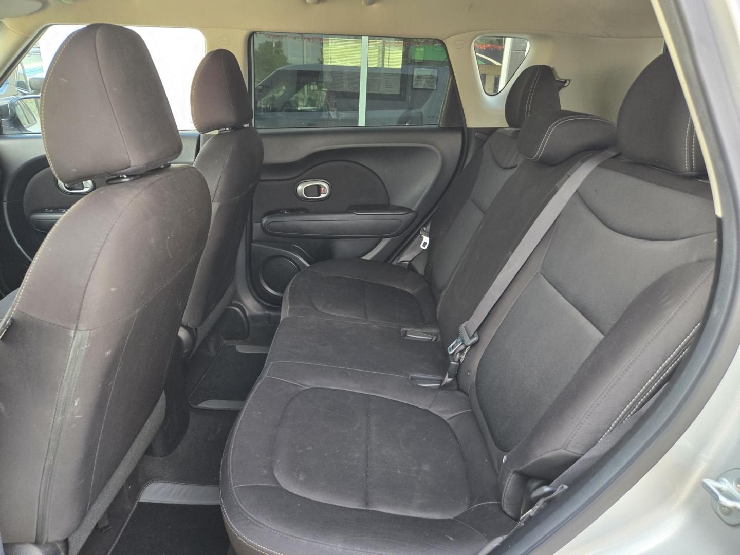 2017 SILVER Kia Soul ! (KNDJN2A27H7) with an 1.6L L4 DOHC 16V engine, Manual Transmission transmission, located at 503 West Court, Seguin, TX, 78155, (830) 379-3373, 29.568621, -97.969803 - 2017 Kia Soul ! with a 1.6L L4 DOHC 16V, Standard Transmission, Tilt, Cruise control, AM/FM/AUX Stereo, Power Windows, Locks and Side Mirrors, Bluetooth, Tinted Windows, Alloy Wheels, Trailer Towing, Rear Wiper, Rear Defroster and more!!- Photo#6