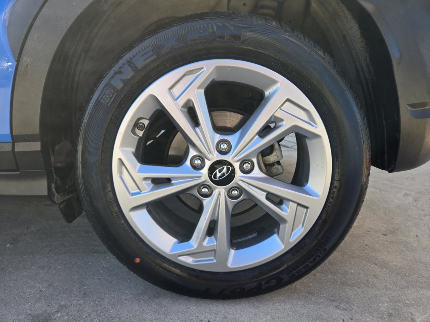 2022 BLUE Hyundai Kona SEL (KM8K62AB5NU) with an 2.0L L4 DOHC 16V engine, Automatic transmission, located at 503 West Court, Seguin, TX, 78155, (830) 379-3373, 29.568621, -97.969803 - 2022 Hyundai Kona SEL with a 2.0L L4 DOHC 16V, Automatic, Tilt, Cruise, AM/FM Touchscreen Stereo, Power Windows, Locks and Side Mirrors, Bluetooth, Tinted Windows, Alloy Wheels, Backup Camera, Rear Wiper, Rear Defroster and more!!- Photo#8