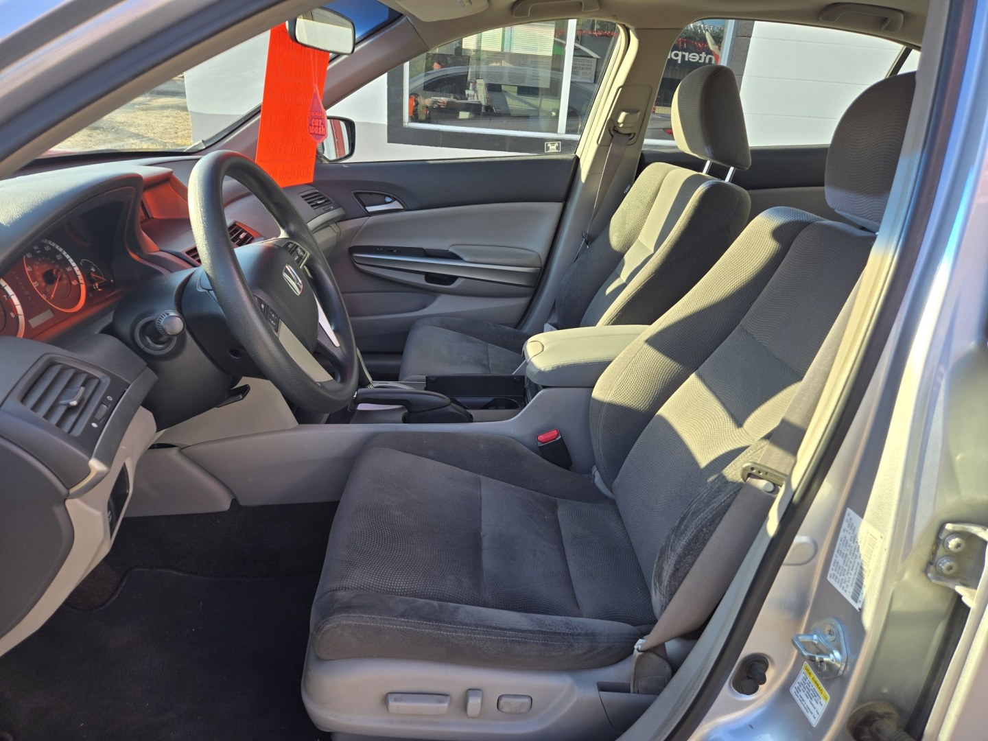 2009 SILVER Honda Accord EX Sedan AT (1HGCP26739A) with an 2.4L L4 DOHC 16V engine, 5A transmission, located at 503 West Court, Seguin, TX, 78155, (830) 379-3373, 29.568621, -97.969803 - 2009 Honda Accord EX Sedan with a 2.4L L4 DOHC 16V, Automatic, Tilt, Cruise, AM/FM/CD Stereo, Power Windows, Locks, Seat and Side Mirrors, Power Sunroof, Alloy Wheels, Rear Defroster and more!!- Photo#4