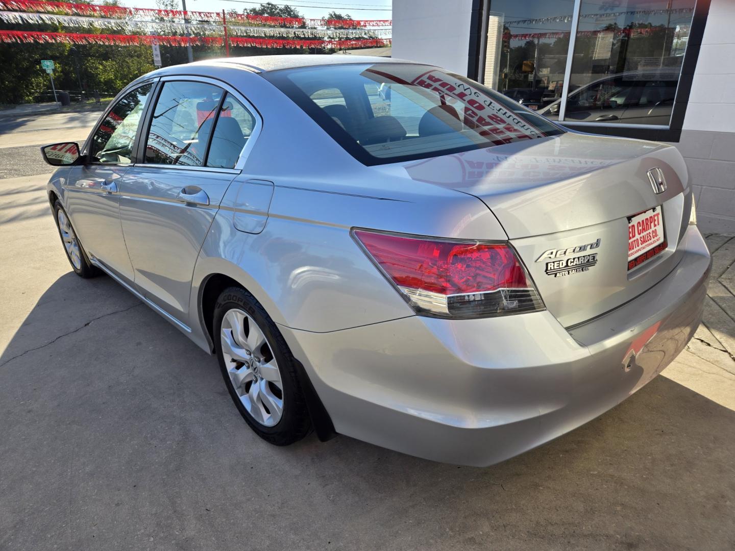 2009 SILVER Honda Accord EX Sedan AT (1HGCP26739A) with an 2.4L L4 DOHC 16V engine, 5A transmission, located at 503 West Court, Seguin, TX, 78155, (830) 379-3373, 29.568621, -97.969803 - 2009 Honda Accord EX Sedan with a 2.4L L4 DOHC 16V, Automatic, Tilt, Cruise, AM/FM/CD Stereo, Power Windows, Locks, Seat and Side Mirrors, Power Sunroof, Alloy Wheels, Rear Defroster and more!!- Photo#3