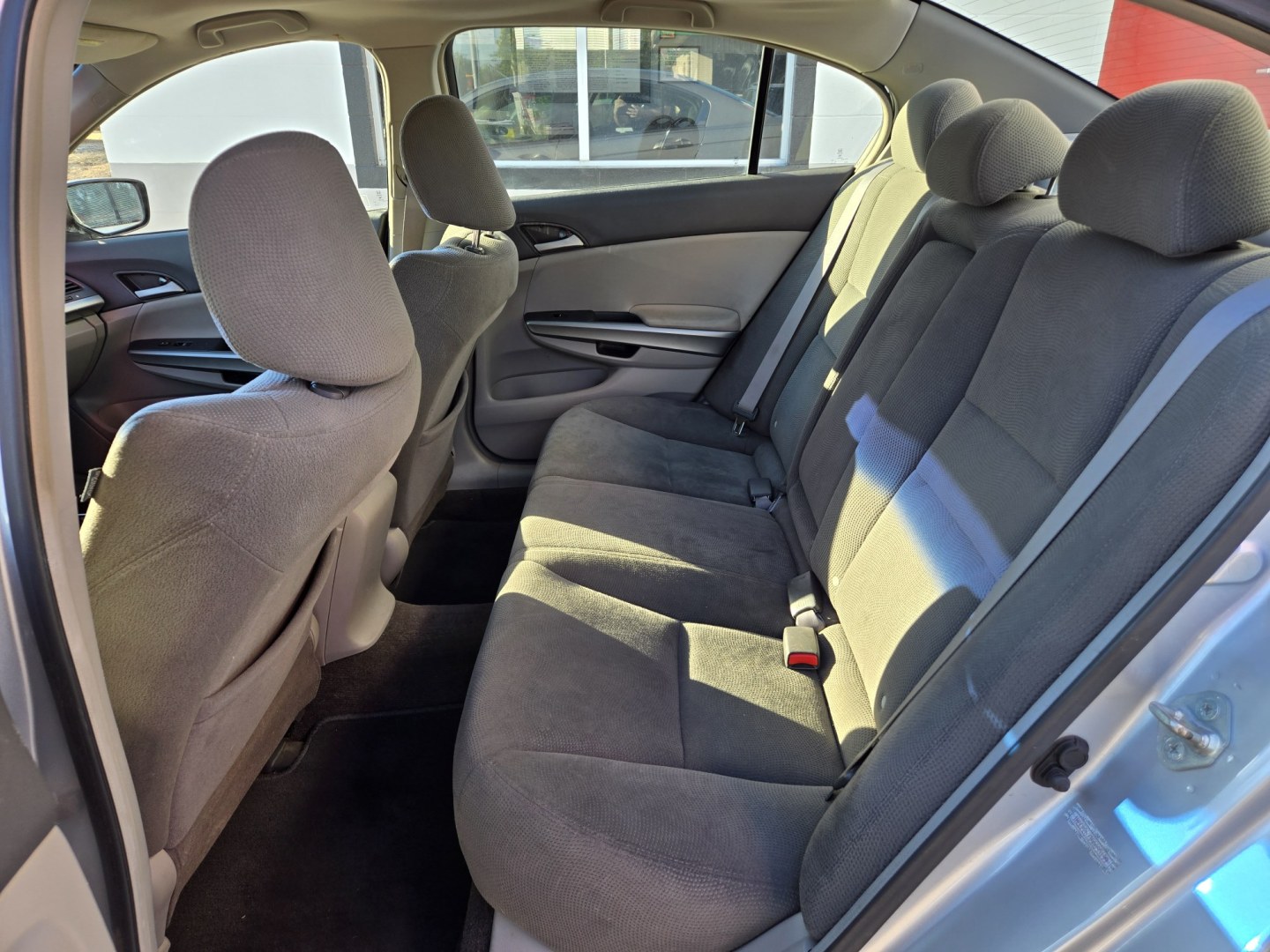 2009 SILVER Honda Accord EX Sedan AT (1HGCP26739A) with an 2.4L L4 DOHC 16V engine, 5A transmission, located at 503 West Court, Seguin, TX, 78155, (830) 379-3373, 29.568621, -97.969803 - 2009 Honda Accord EX Sedan with a 2.4L L4 DOHC 16V, Automatic, Tilt, Cruise, AM/FM/CD Stereo, Power Windows, Locks, Seat and Side Mirrors, Power Sunroof, Alloy Wheels, Rear Defroster and more!!- Photo#6