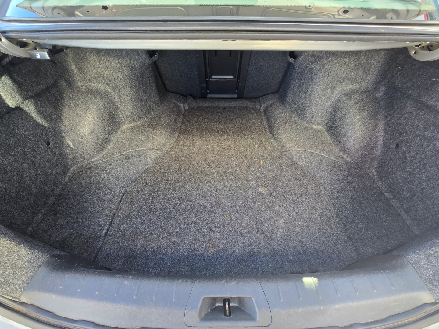 2009 SILVER Honda Accord EX Sedan AT (1HGCP26739A) with an 2.4L L4 DOHC 16V engine, 5A transmission, located at 503 West Court, Seguin, TX, 78155, (830) 379-3373, 29.568621, -97.969803 - 2009 Honda Accord EX Sedan with a 2.4L L4 DOHC 16V, Automatic, Tilt, Cruise, AM/FM/CD Stereo, Power Windows, Locks, Seat and Side Mirrors, Power Sunroof, Alloy Wheels, Rear Defroster and more!!- Photo#7