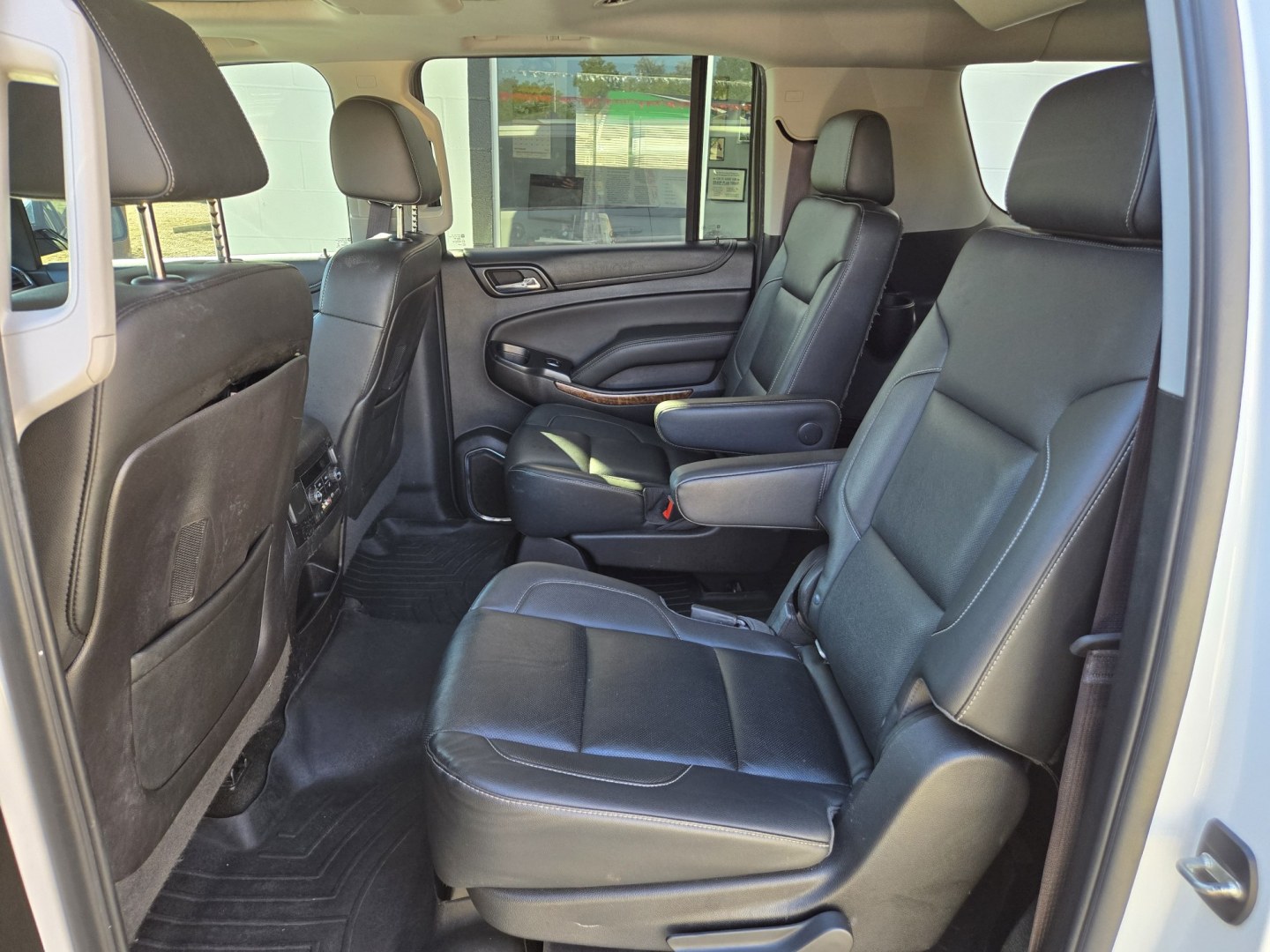 2016 WHITE Chevrolet Suburban LTZ 4WD (1GNSKJKC6GR) with an 5.3L V8 OHV 16V engine, 6A transmission, located at 503 West Court, Seguin, TX, 78155, (830) 379-3373, 29.568621, -97.969803 - 2016 Chevrolet Suburban LTZ 4WD with a 5.3L V8 OHV 16V, Automatic, Tilt, Cruise, AM/FM Touchscreen Stereo, Power Windows, Locks, Seat and Side Mirrors, Bluetooth, Leather Seating, Rear Entertainment System, Dual Climate Controls, Rear A/C, Power Sunroof, Power Rear Hatch, Heated and Cooled Seats, Ru- Photo#6