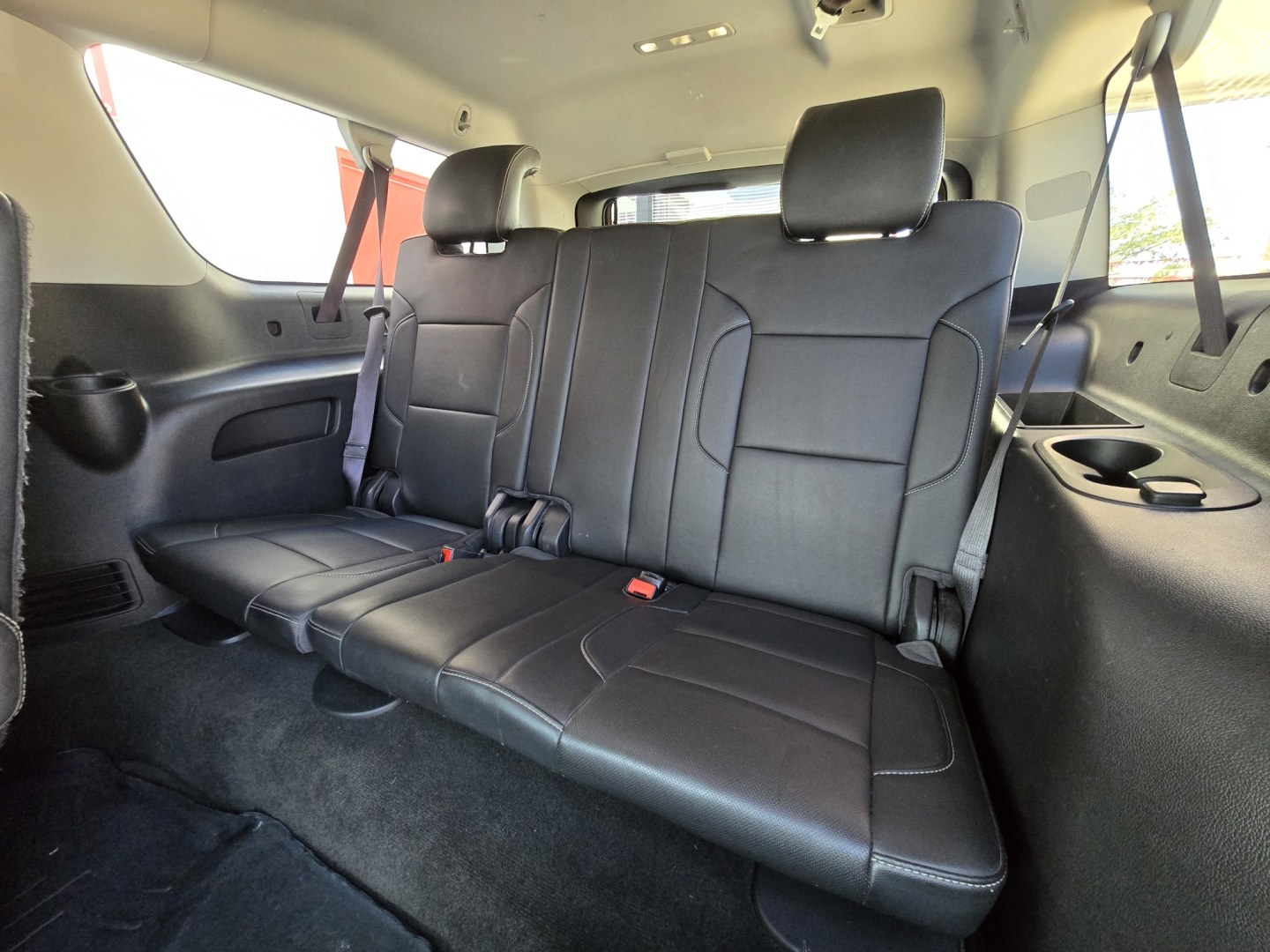 2016 WHITE Chevrolet Suburban LTZ 4WD (1GNSKJKC6GR) with an 5.3L V8 OHV 16V engine, 6A transmission, located at 503 West Court, Seguin, TX, 78155, (830) 379-3373, 29.568621, -97.969803 - 2016 Chevrolet Suburban LTZ 4WD with a 5.3L V8 OHV 16V, Automatic, Tilt, Cruise, AM/FM Touchscreen Stereo, Power Windows, Locks, Seat and Side Mirrors, Bluetooth, Leather Seating, Rear Entertainment System, Dual Climate Controls, Rear A/C, Power Sunroof, Power Rear Hatch, Heated and Cooled Seats, Ru- Photo#7